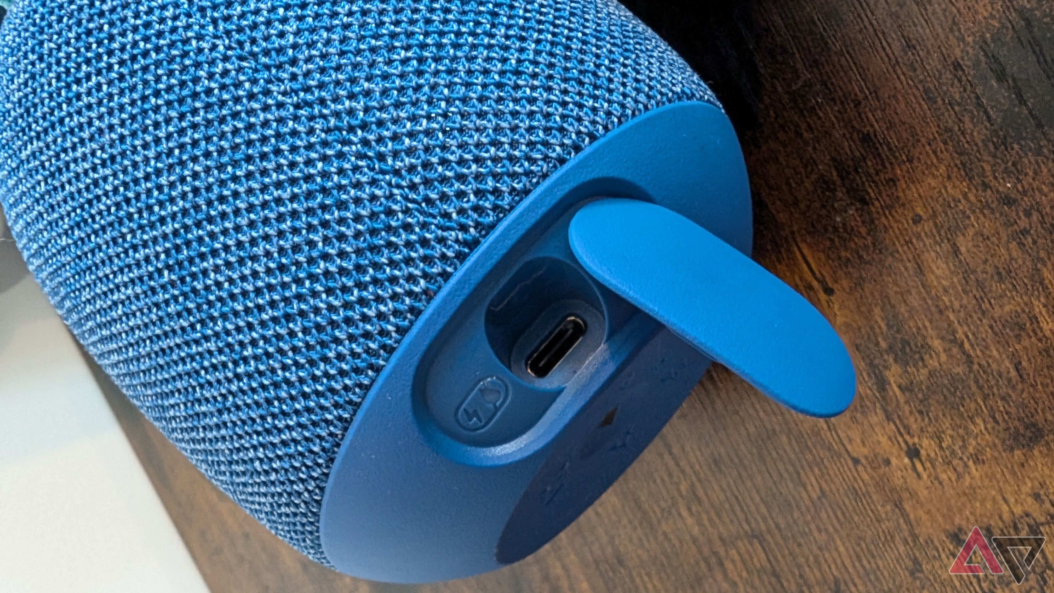 Wonderboom Ultimate Ears Charging Wonderboom Speaker