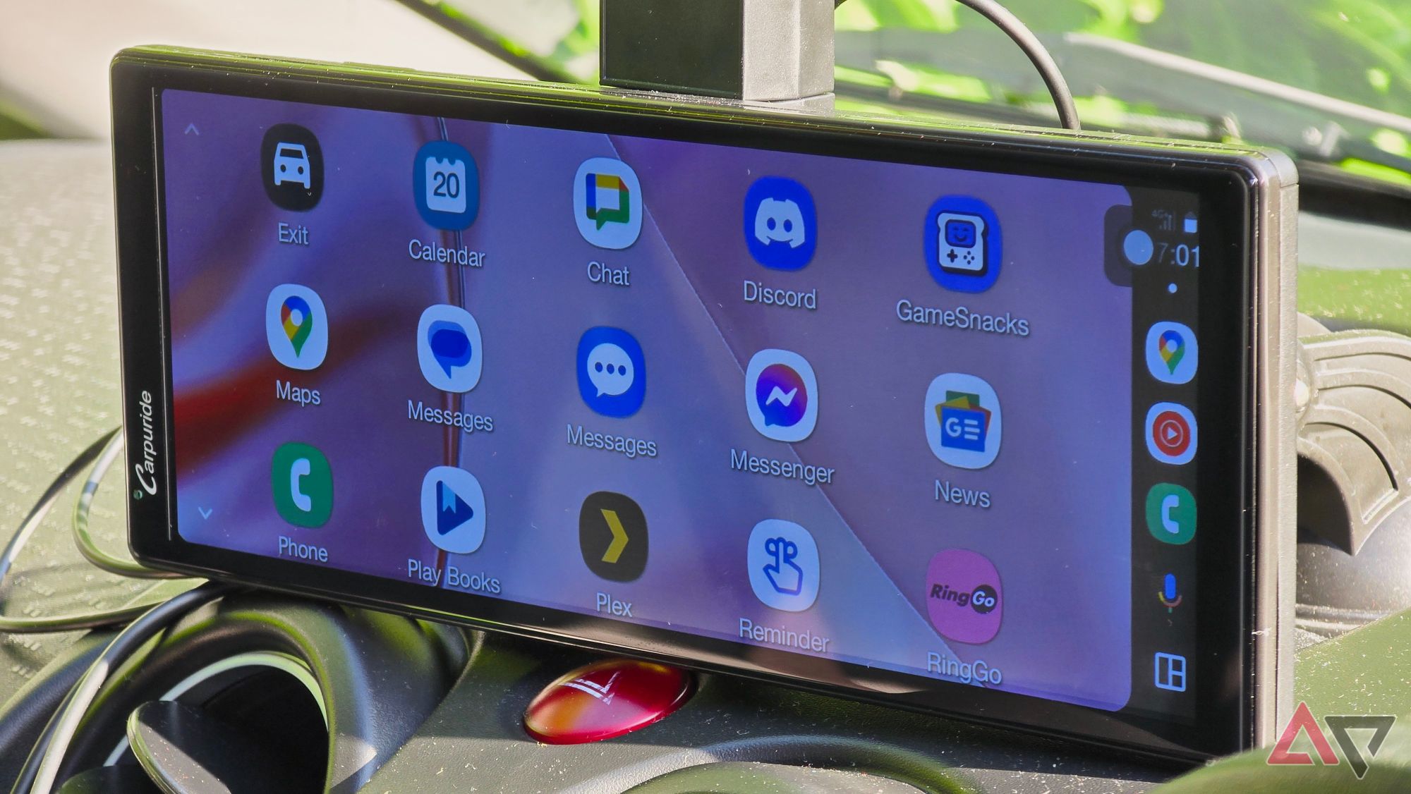 A photo of the Carpuride W903 on the Android Auto app screen