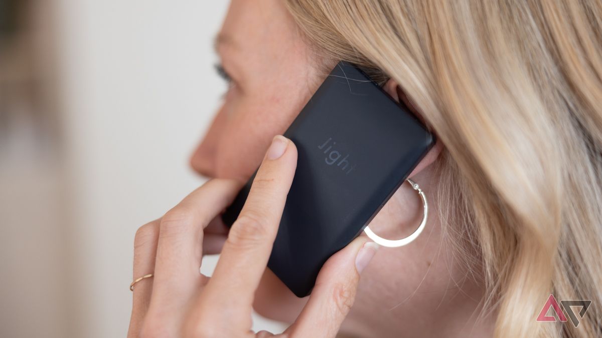Light-Phone-II-On-Call