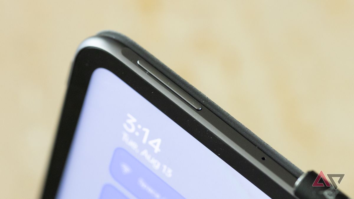 The volume rocker of the OnePlus Pad 2