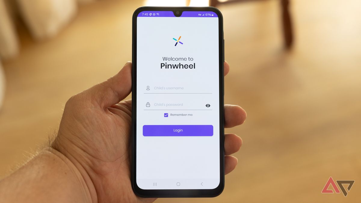 A Pinwheel Plus 4 is held in one hand and shows the Pinwheel splash screen