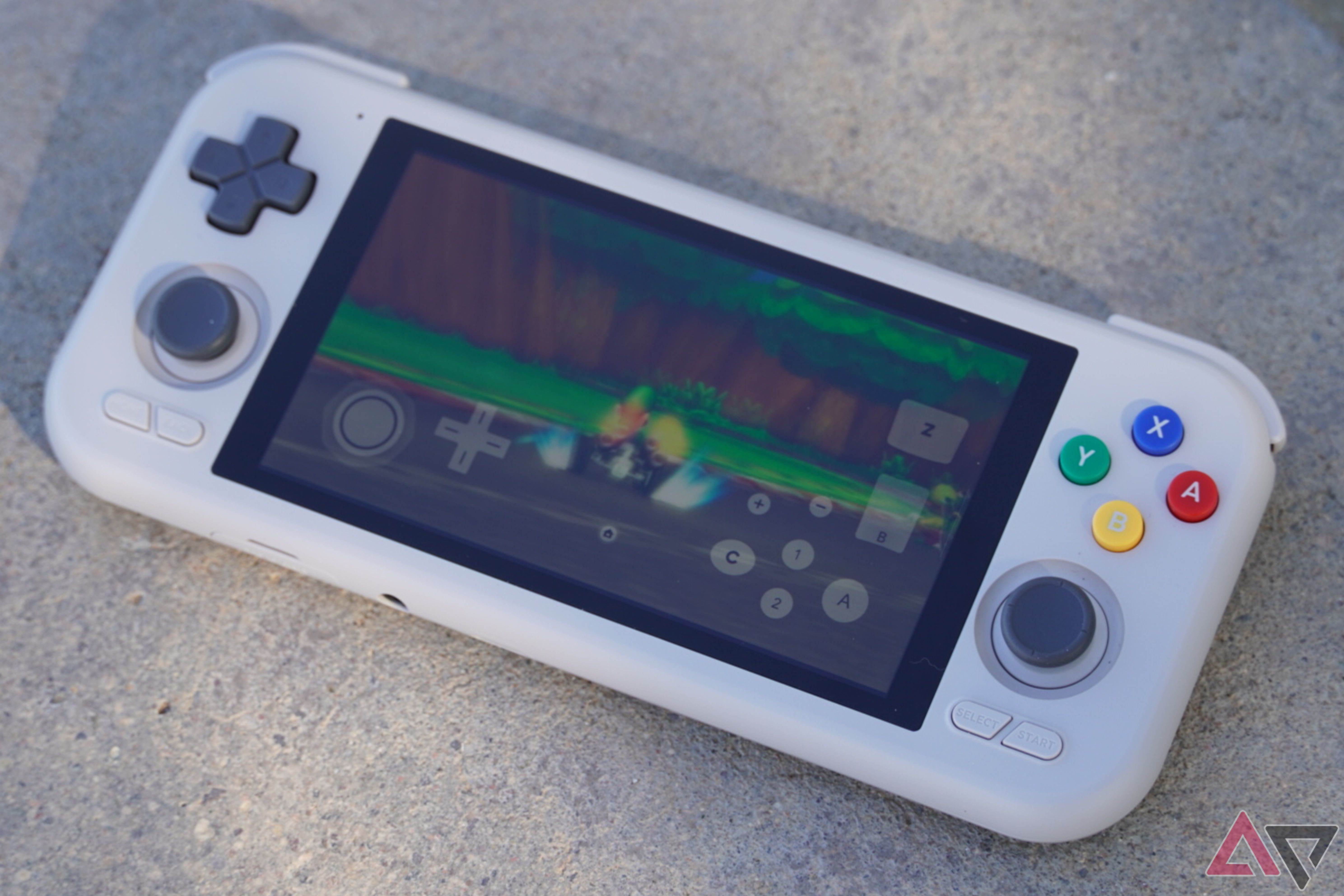 Emulating a game with the Retroid Pocket 4 Pro.