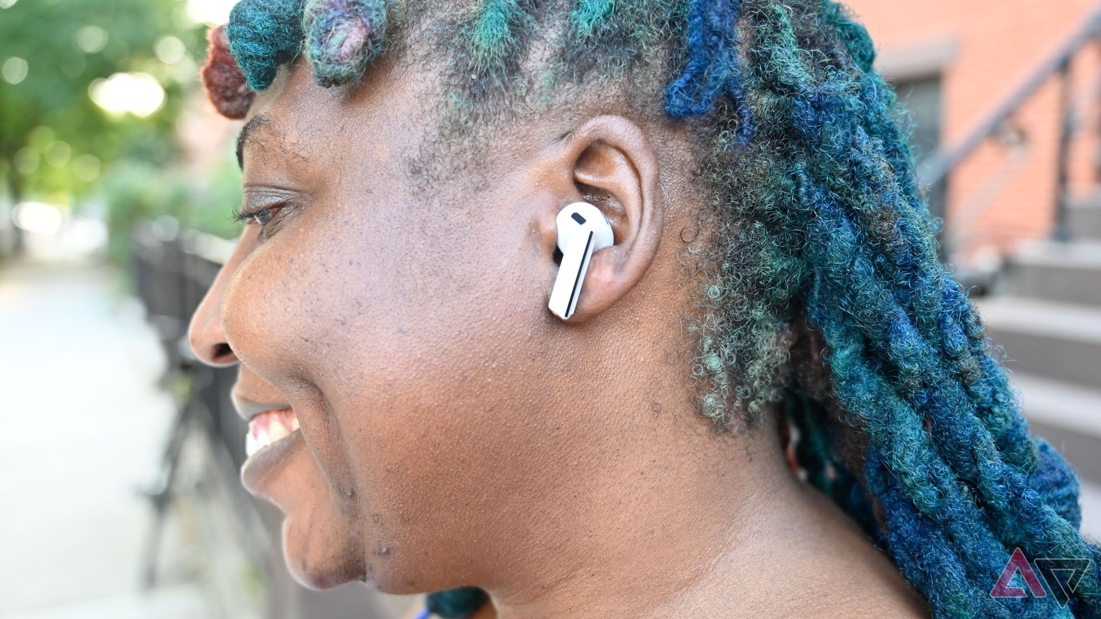 African-American woman wearing Samsung Galaxy Buds 3