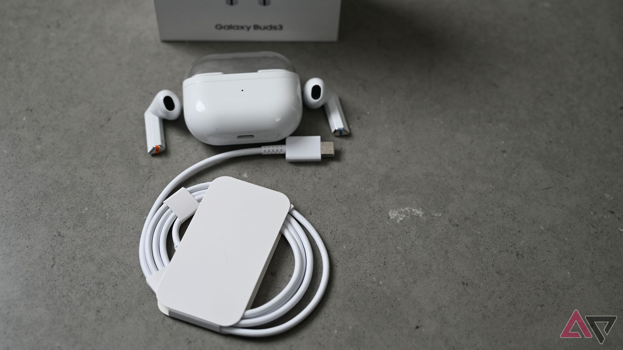 White SSamsung Galaxy Buds 3 with included white charging cable