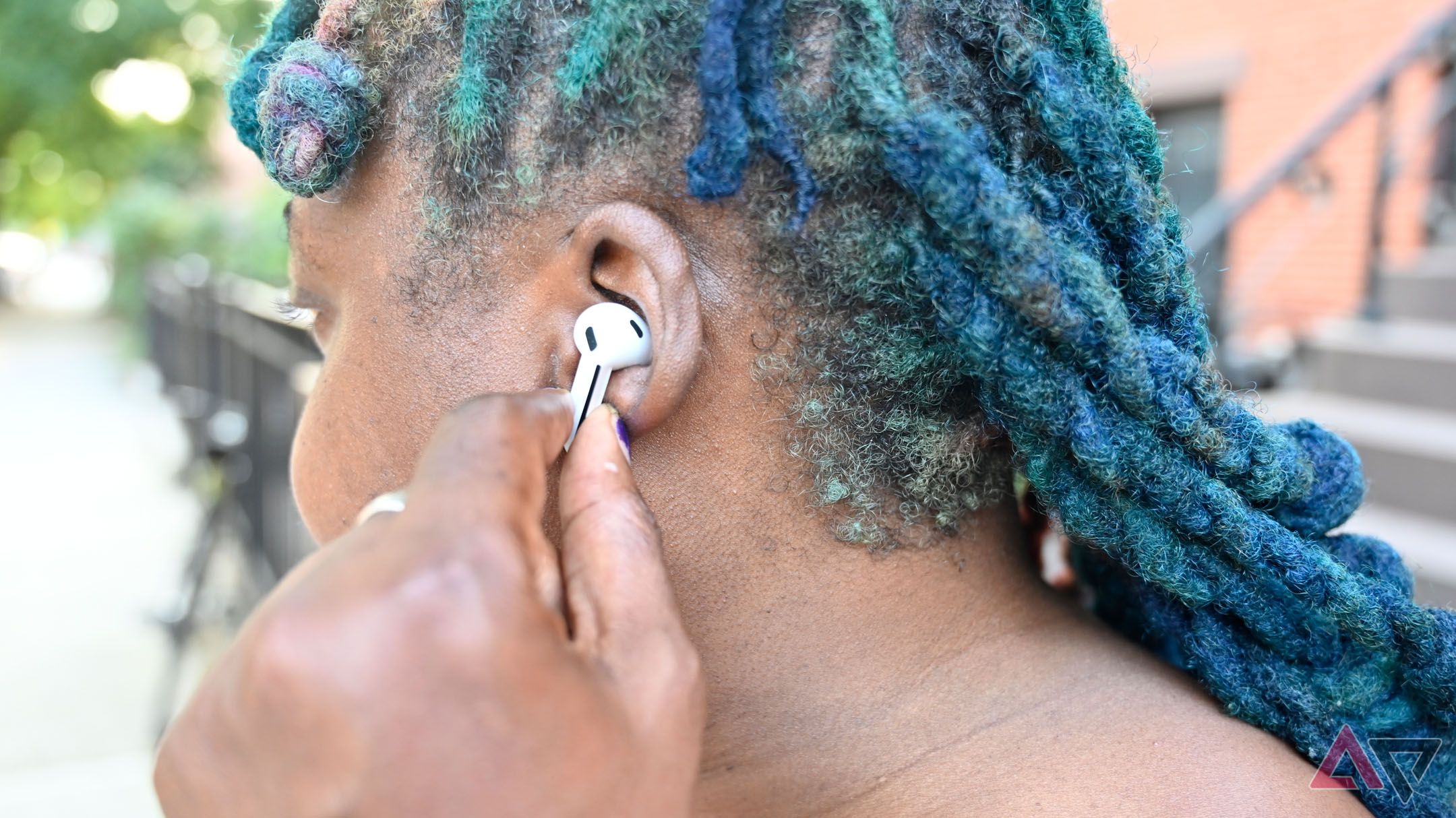 African-American woman using pinch controls on Samsung Galaxy Buds 3