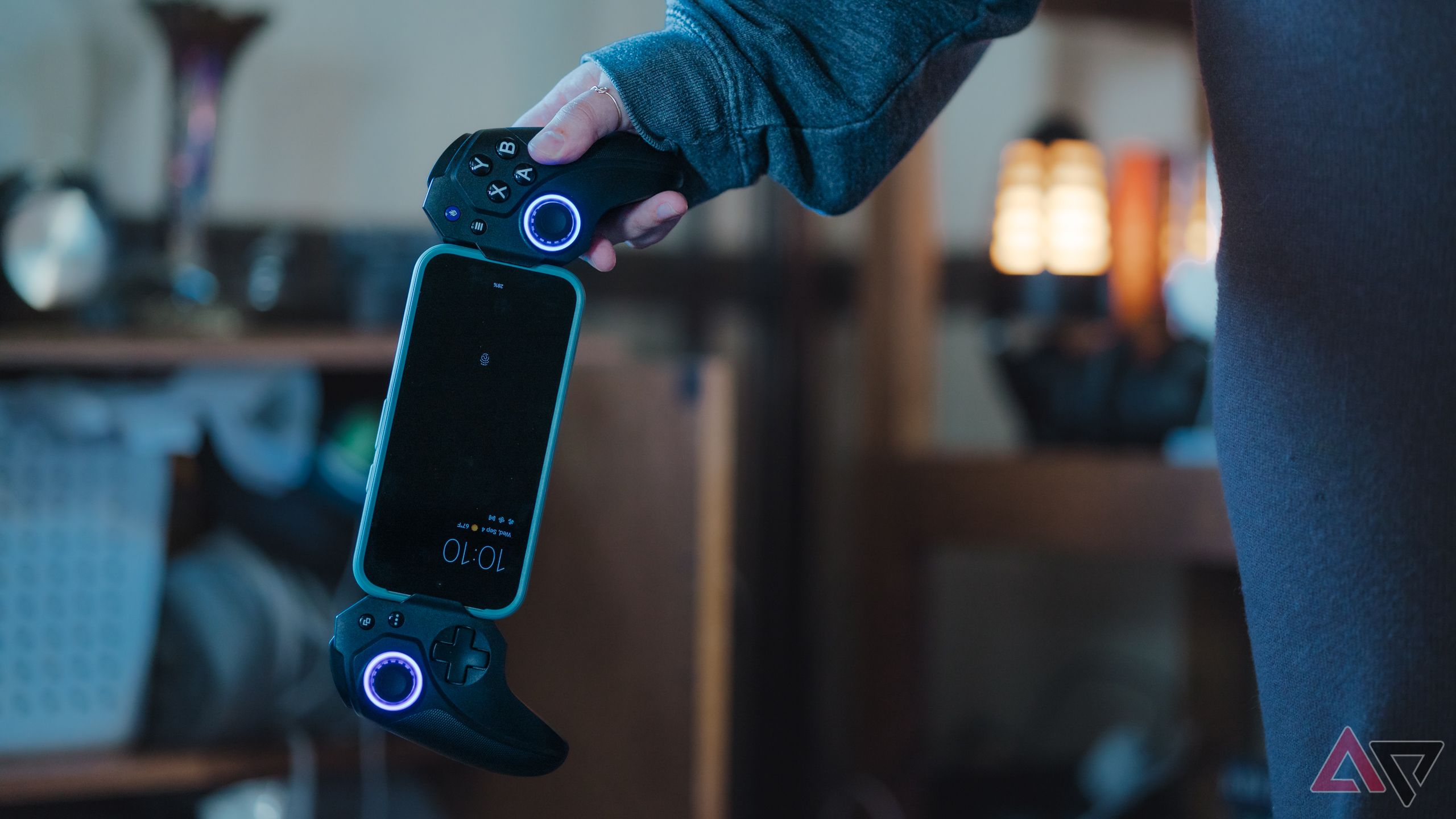 Person holding ELO Vagabond mobile gaming controller with Pixel 9 