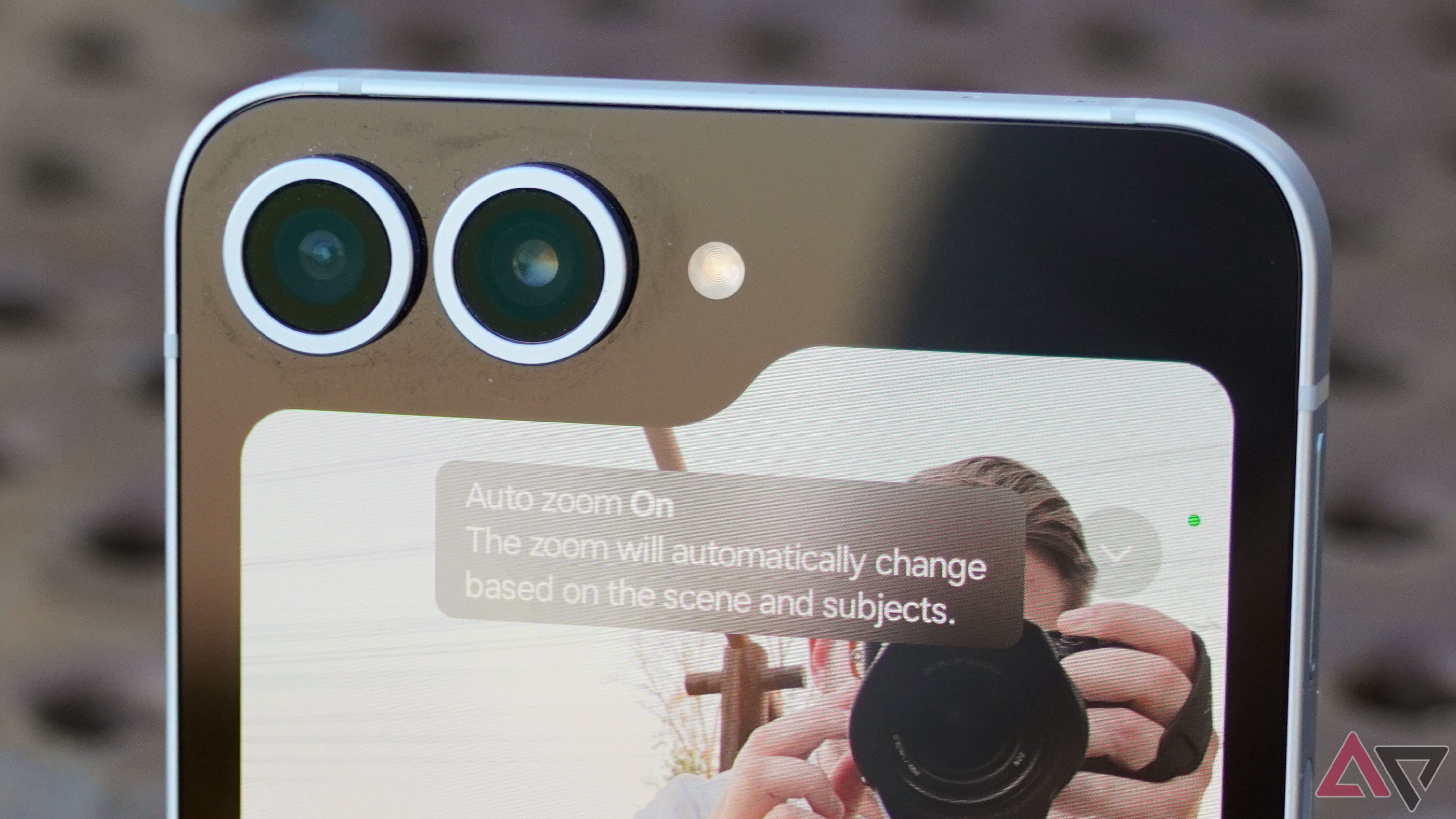 Auto Zoom explainer on the Galaxy Z Flip 6.