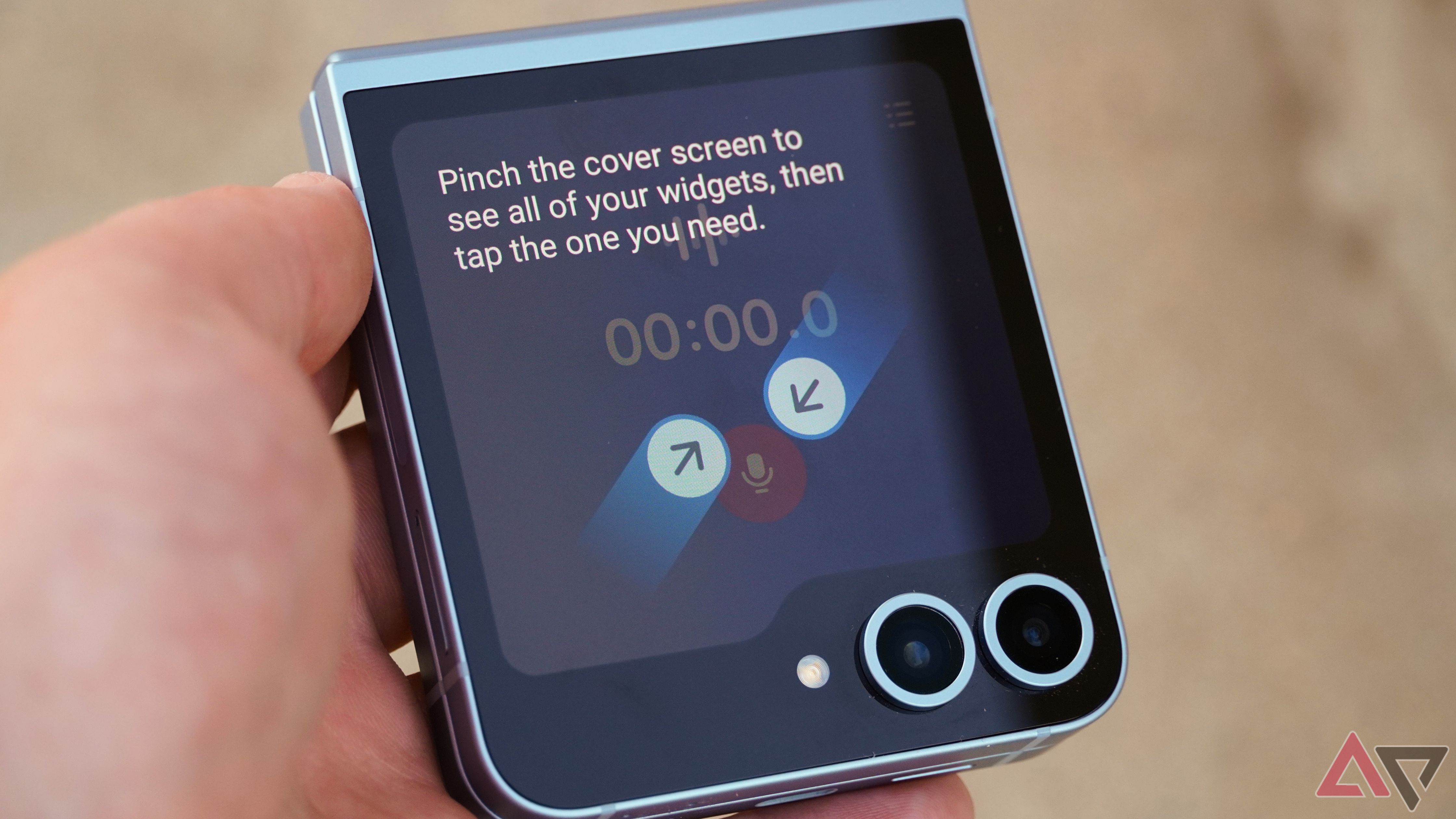 A pop-up explaining how to use Galaxy Z Flip 6 widget gestures.