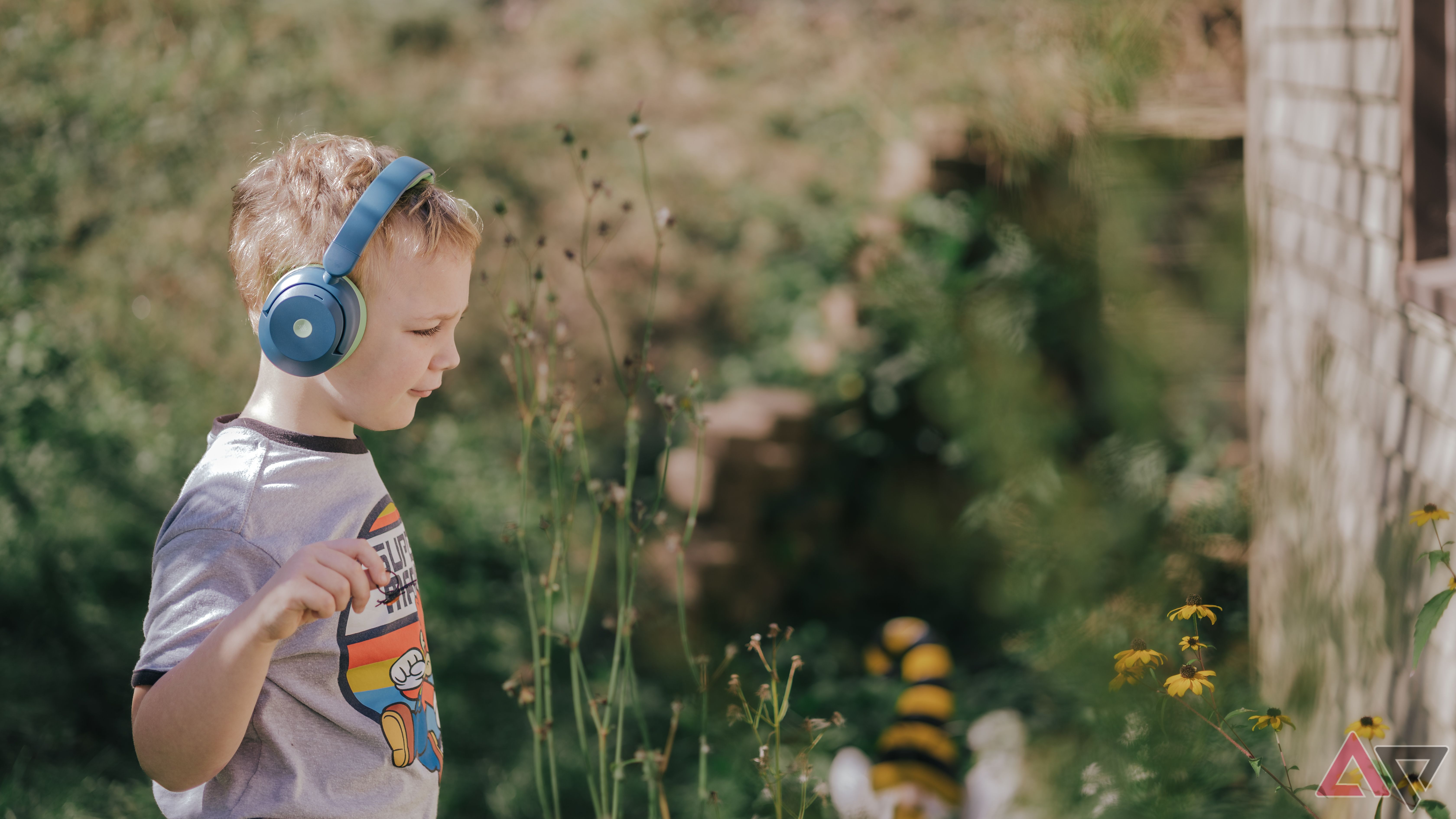 iClever BTH20 kids' headphones review Comfort and noise isolation