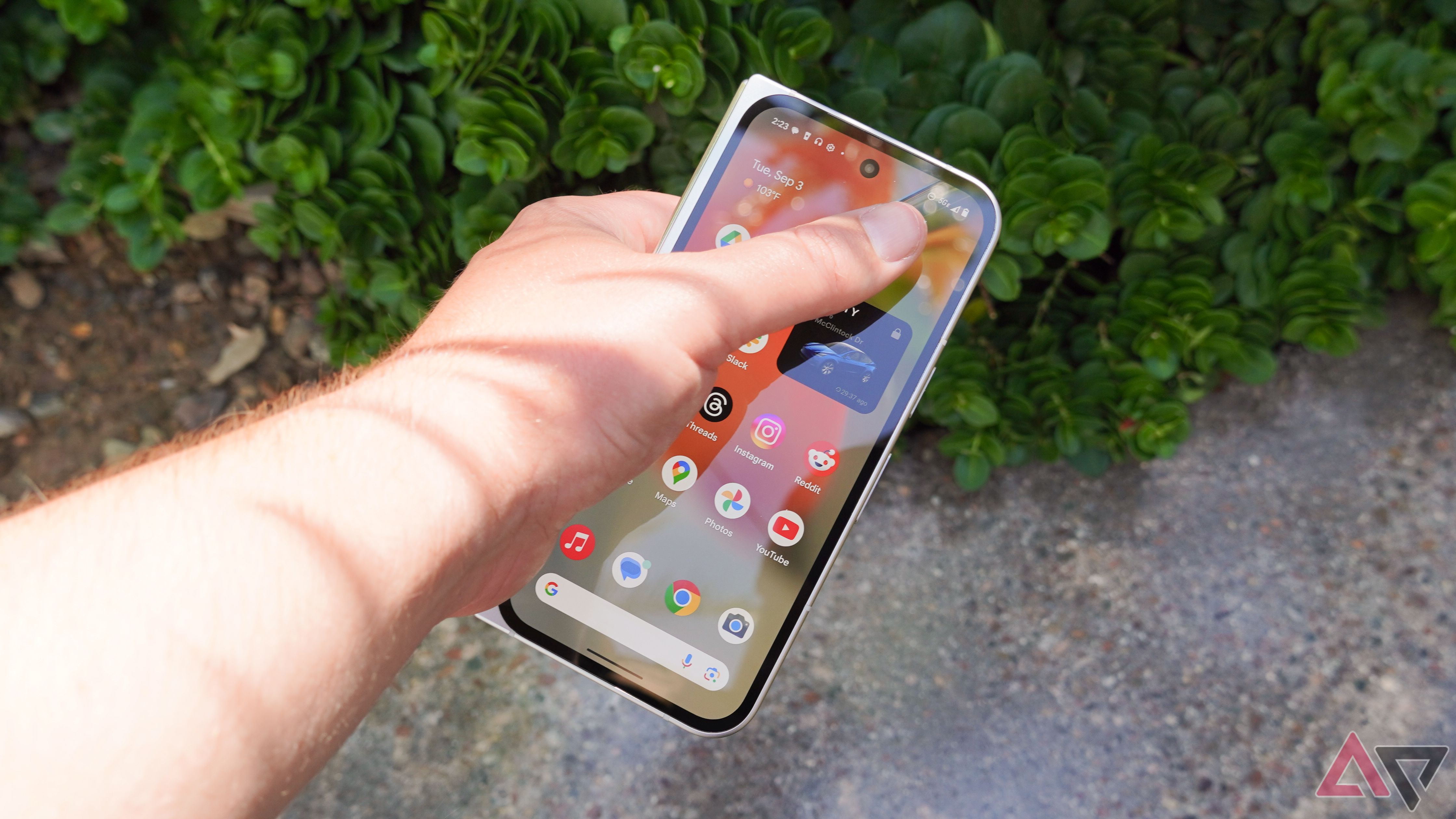 Trying to reach the corner of the Pixel 9 Pro Fold with my left hand.