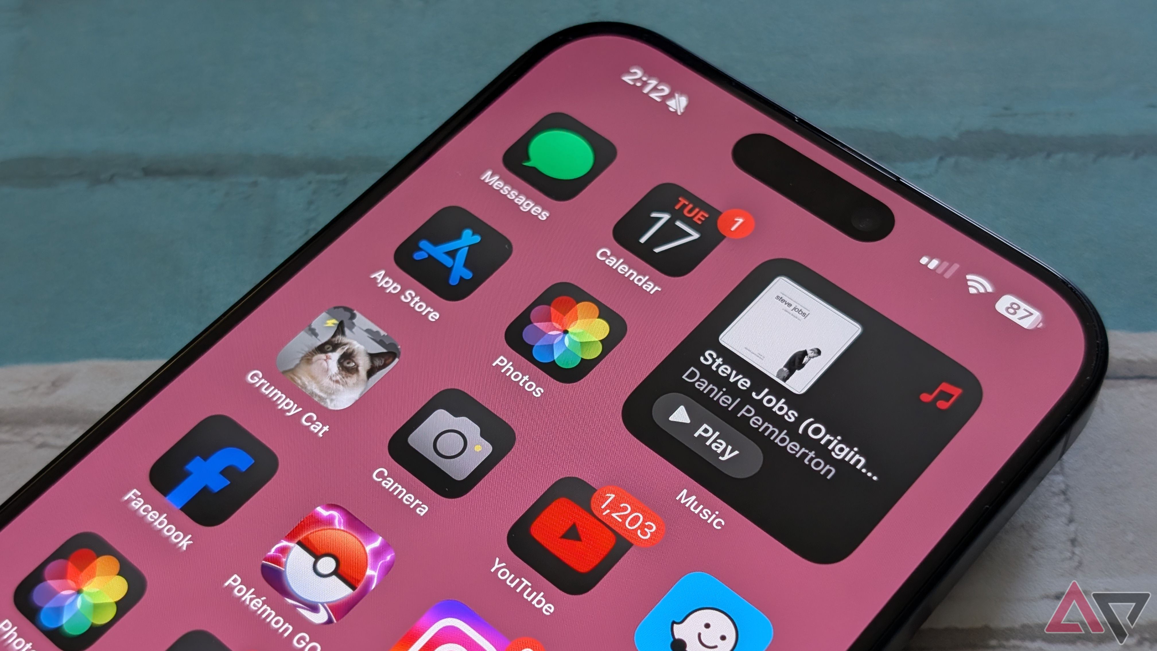 Dark Theme icons on iOS 18