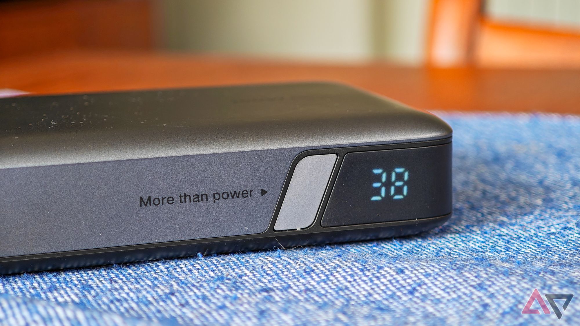 Ugreen Nexode 100W 20000mAh Power Generation Bank shows 38 % the remaining battery