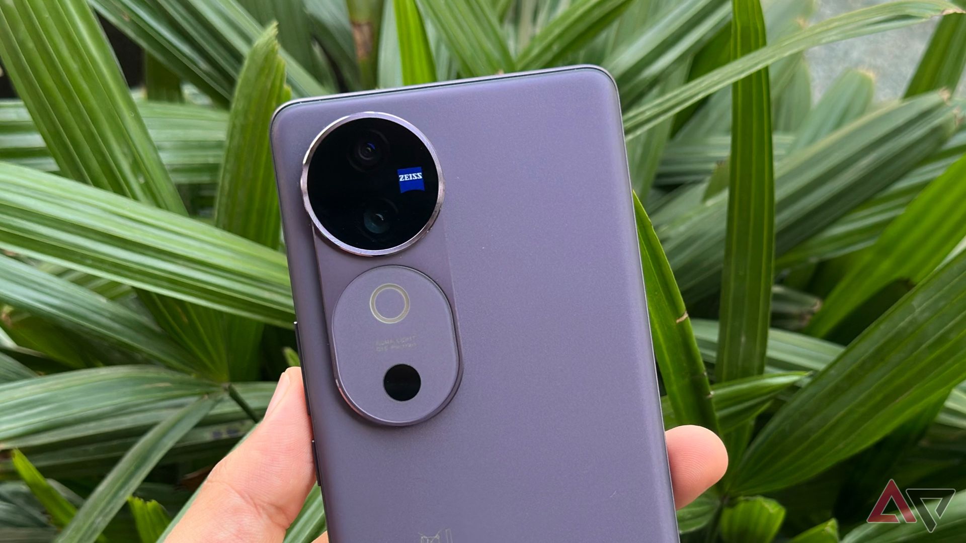 shot showing the cameras of vivo V40 Pro