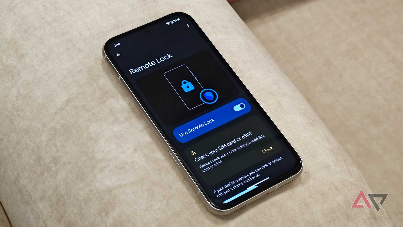 Android 15's remote lock feature in action
