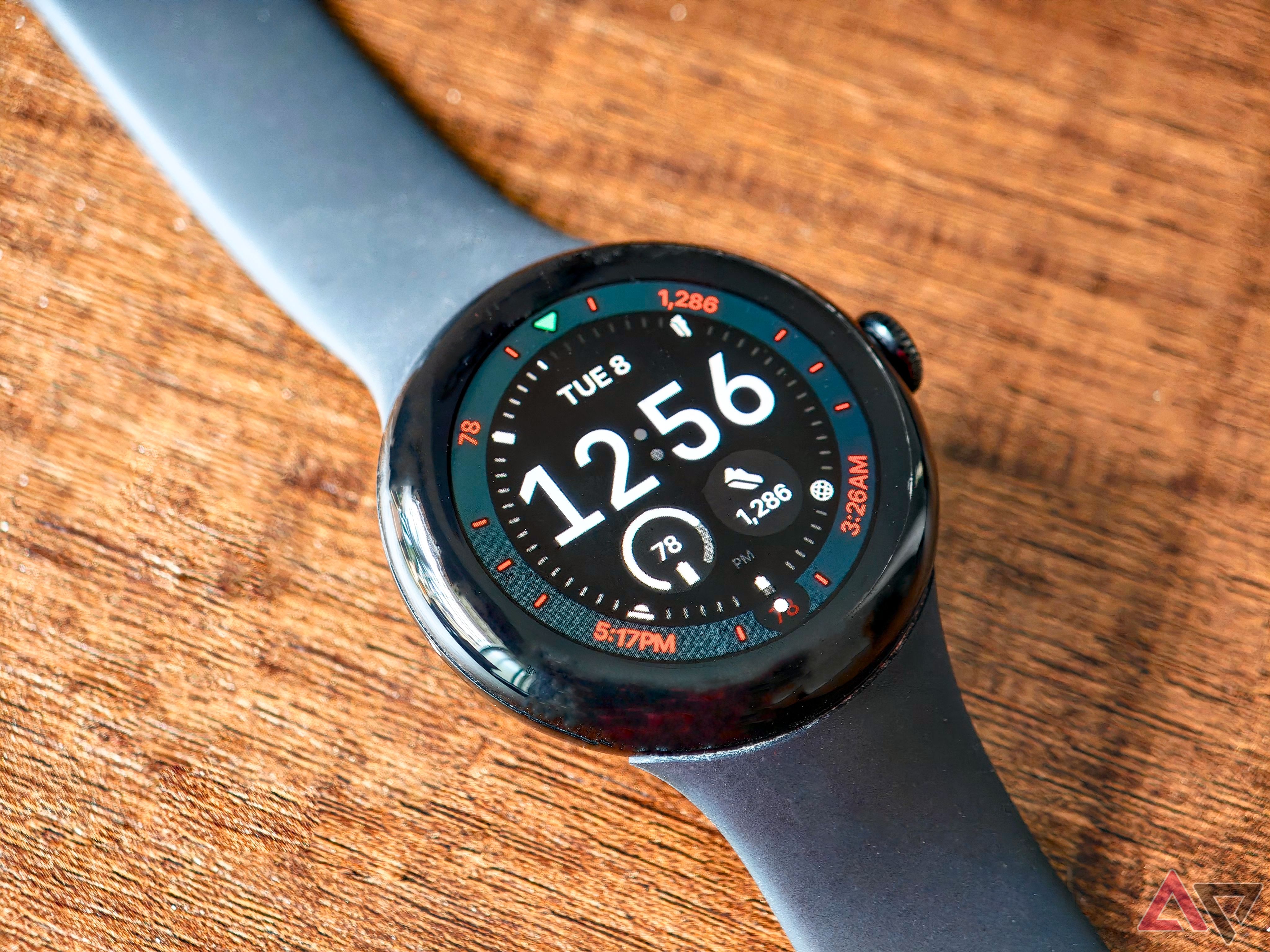 Mặt đồng hồ Universalis Digital trên Google Pixel Watch 2