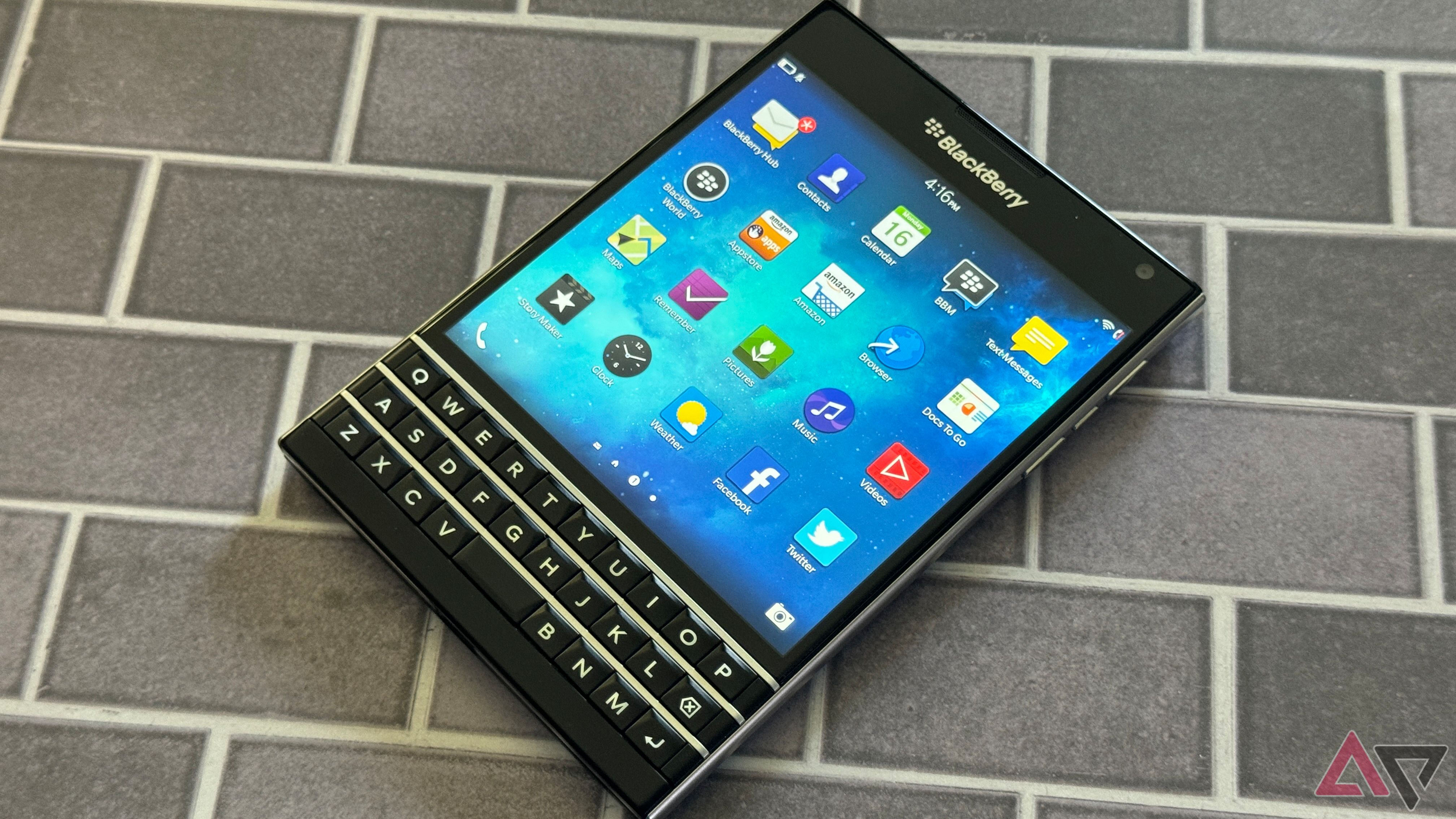 Màn hình chính BlackBerry Passport năm 2024