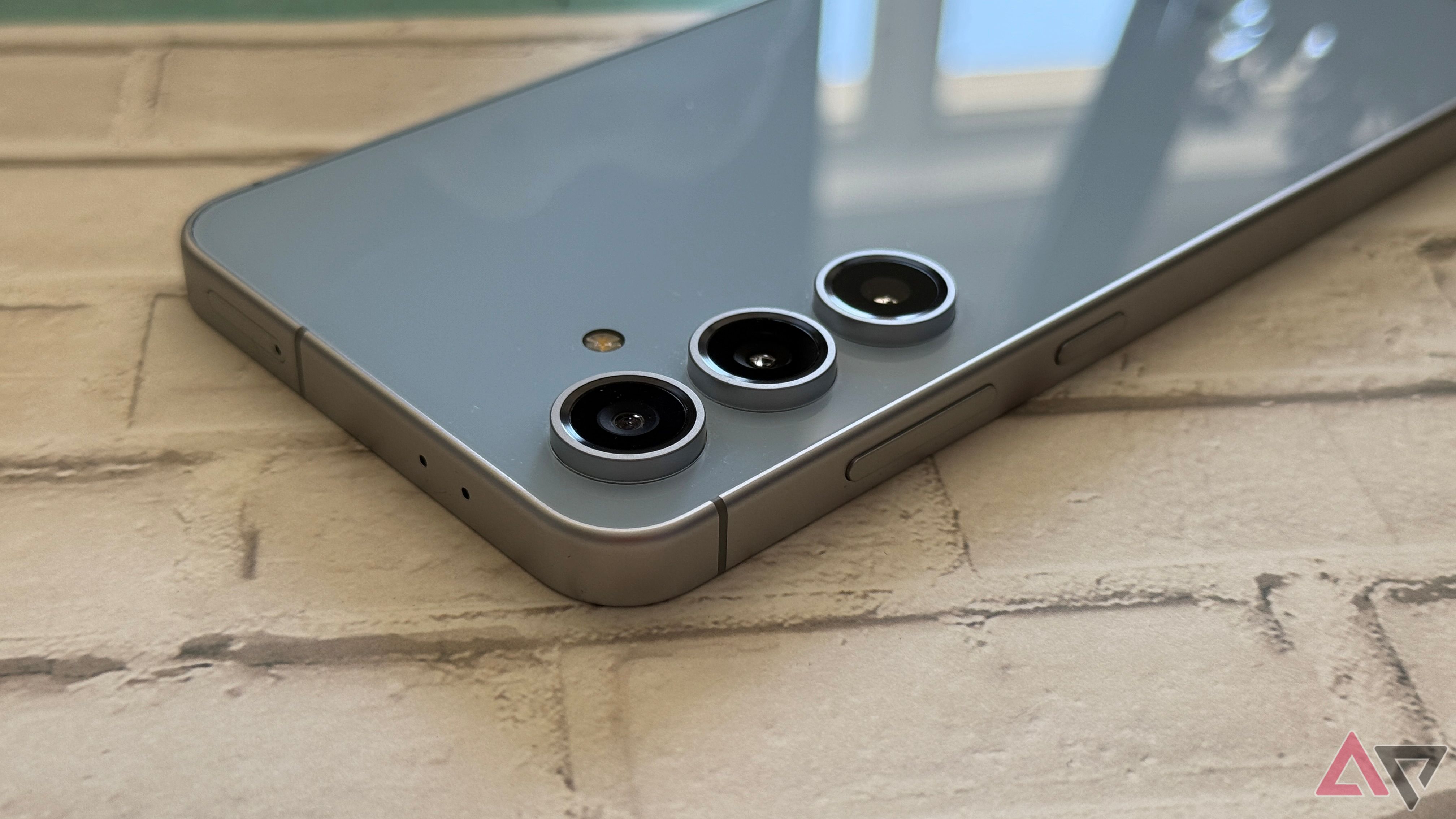 Side view of the camera on the Galaxy S24 FE