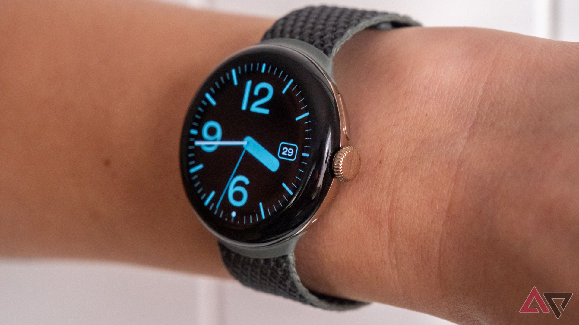 Setting new Wear OS watch faces from your phone could soon become easier