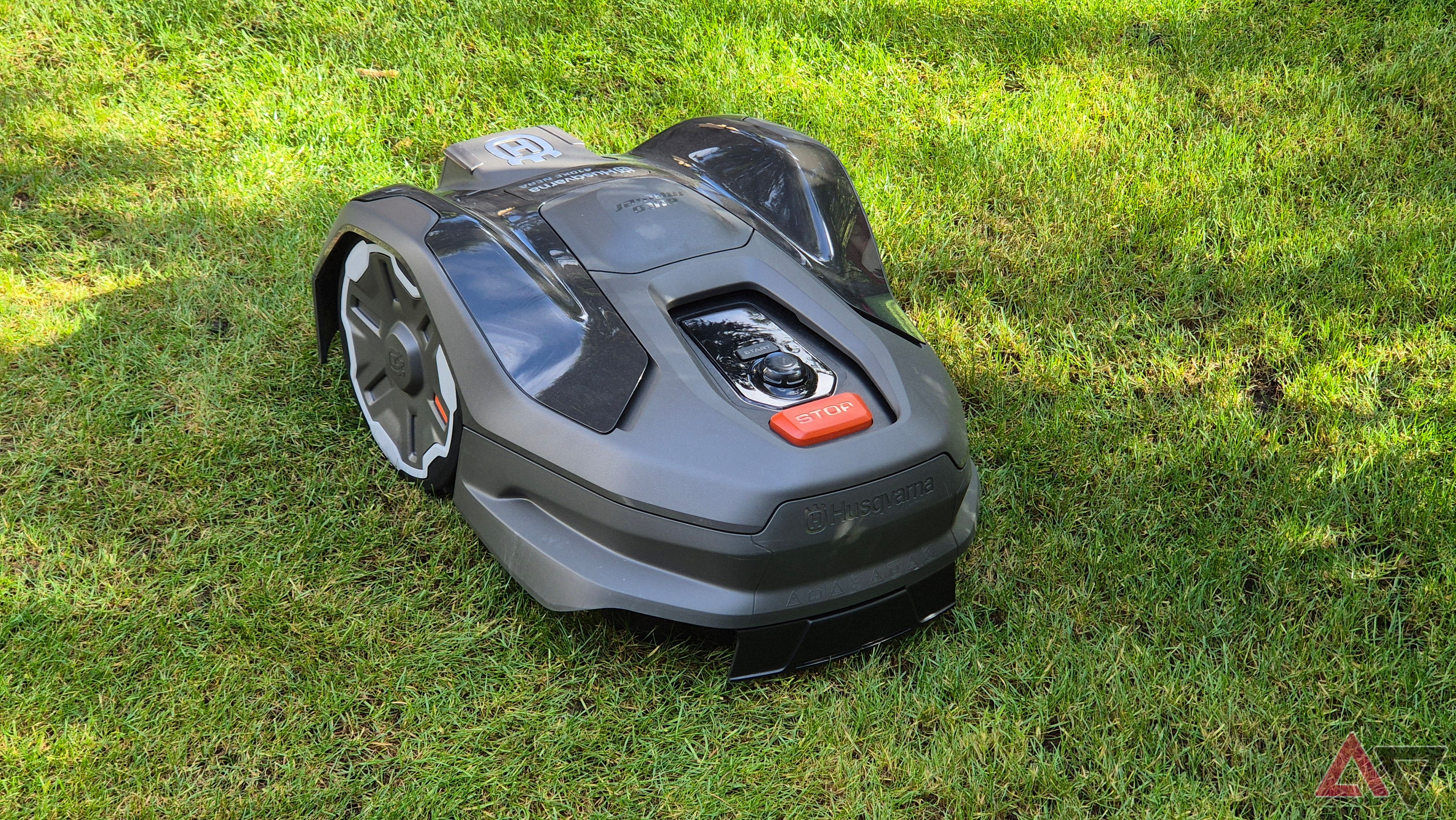 Husqvarna Automower 410XE Nera review: Premium lawn mowing tech with ...