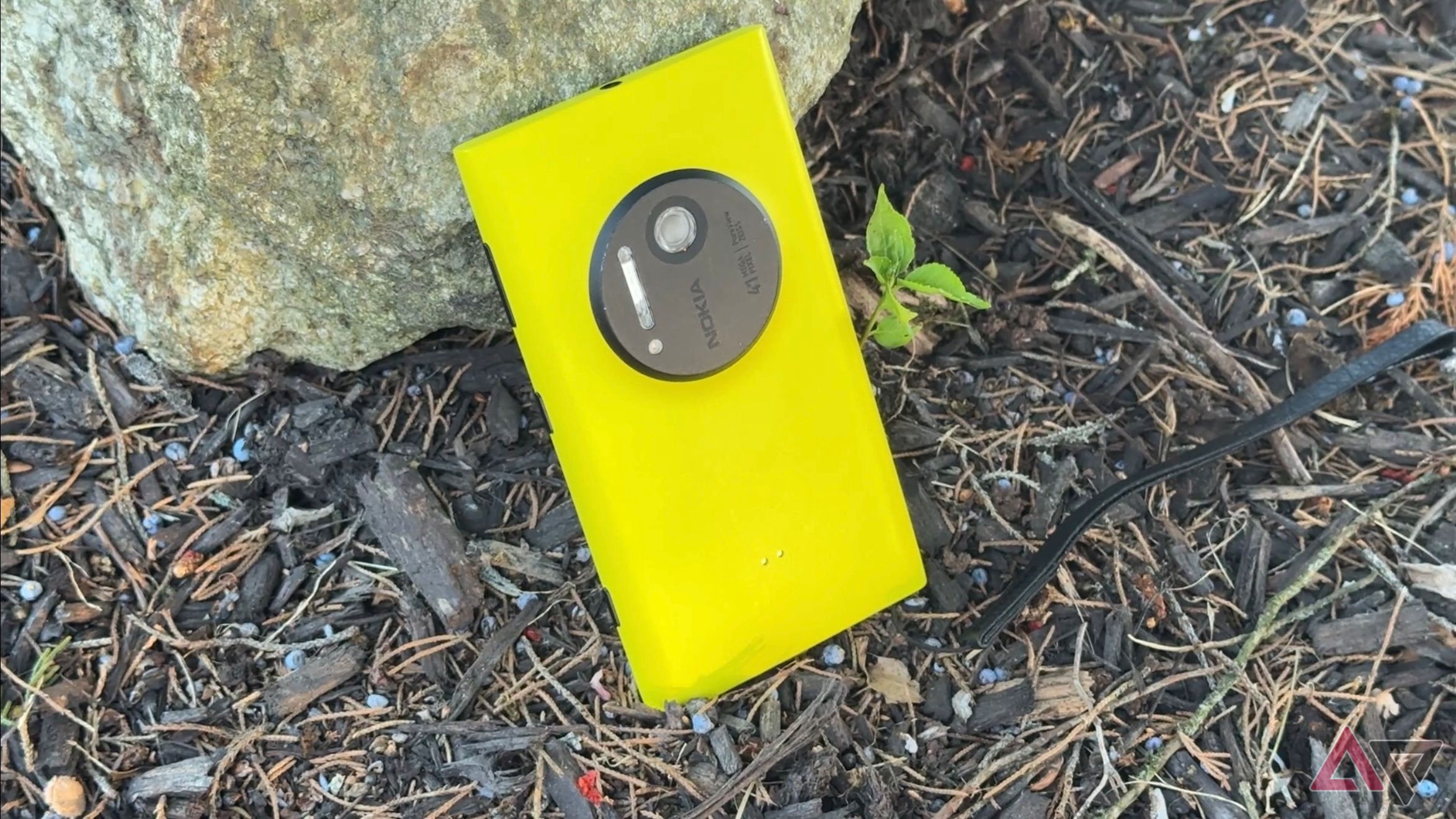 Nokia Lumia 1020 leaning against a rock