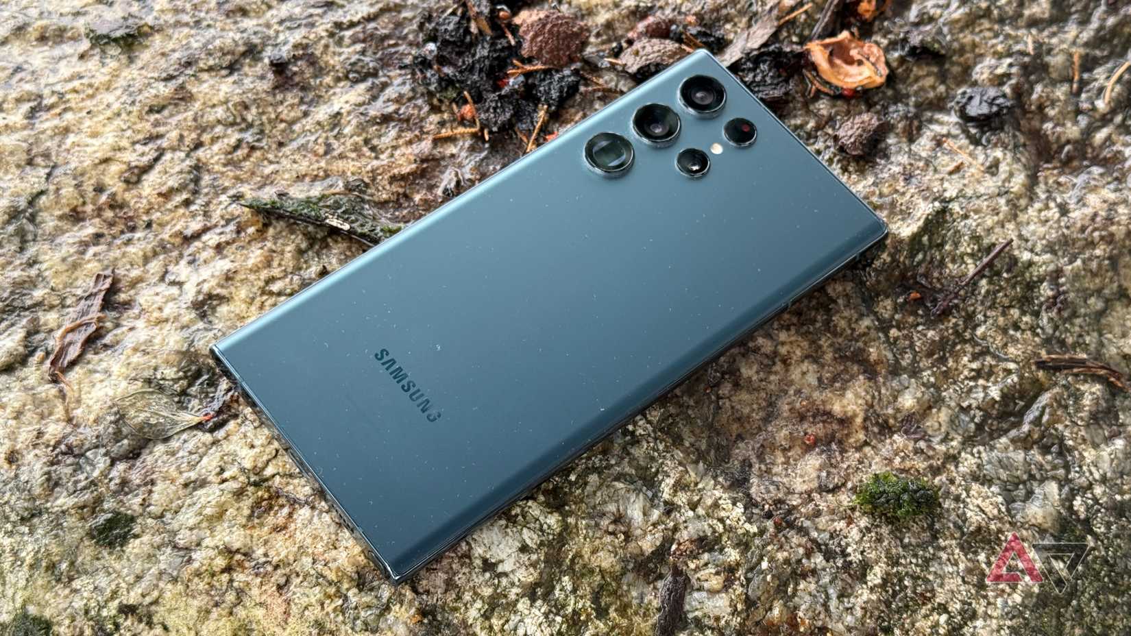 Samsung Galaxy S22 Ultra laying on a rock