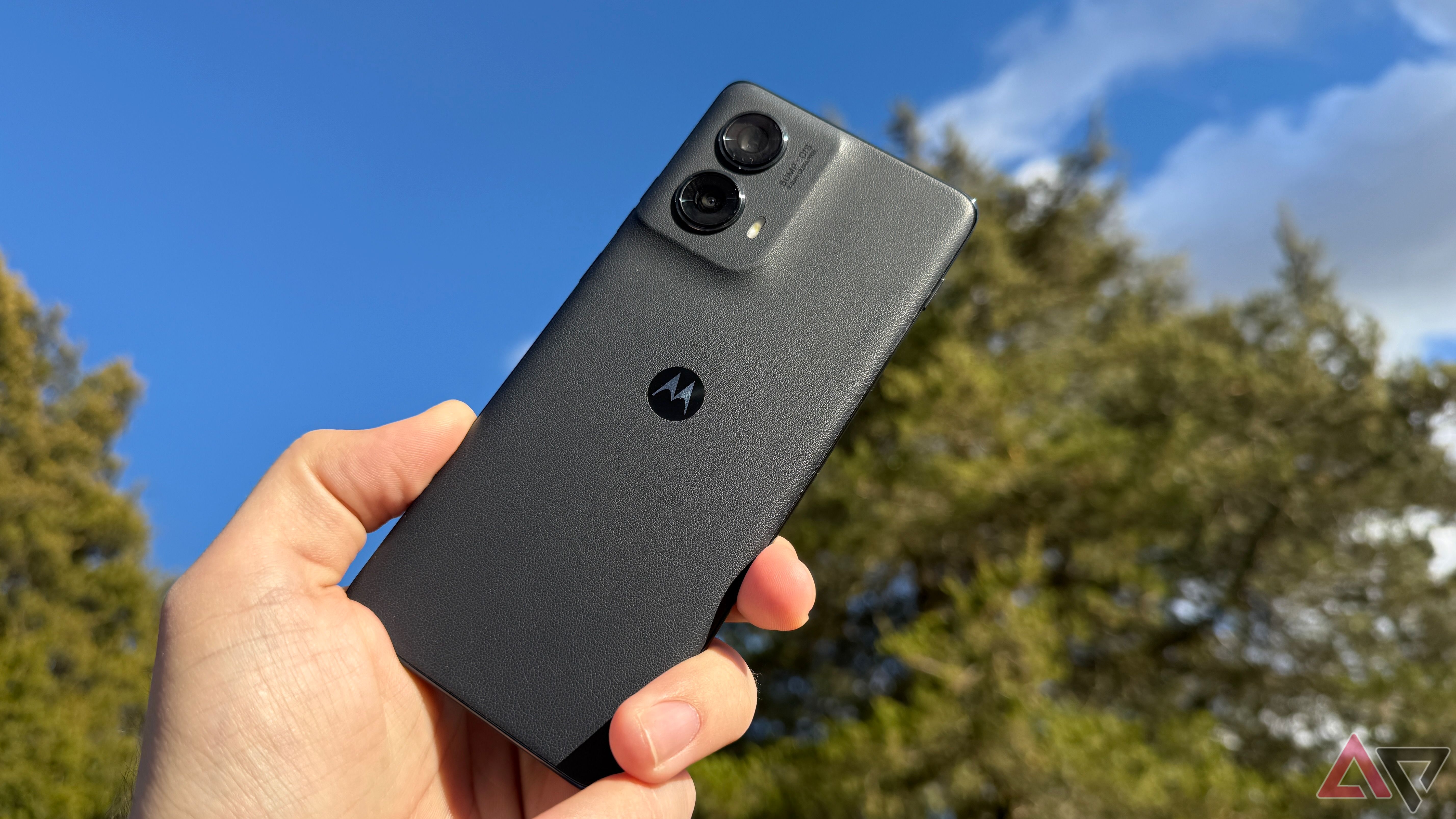 Moto Edge out in the sunlight