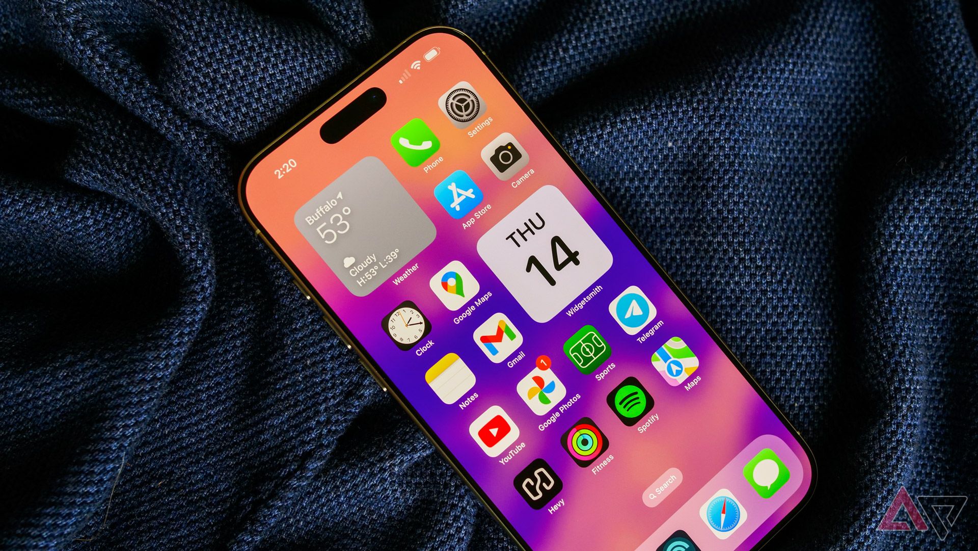 The iPhone 16 Pro Max's home screen.