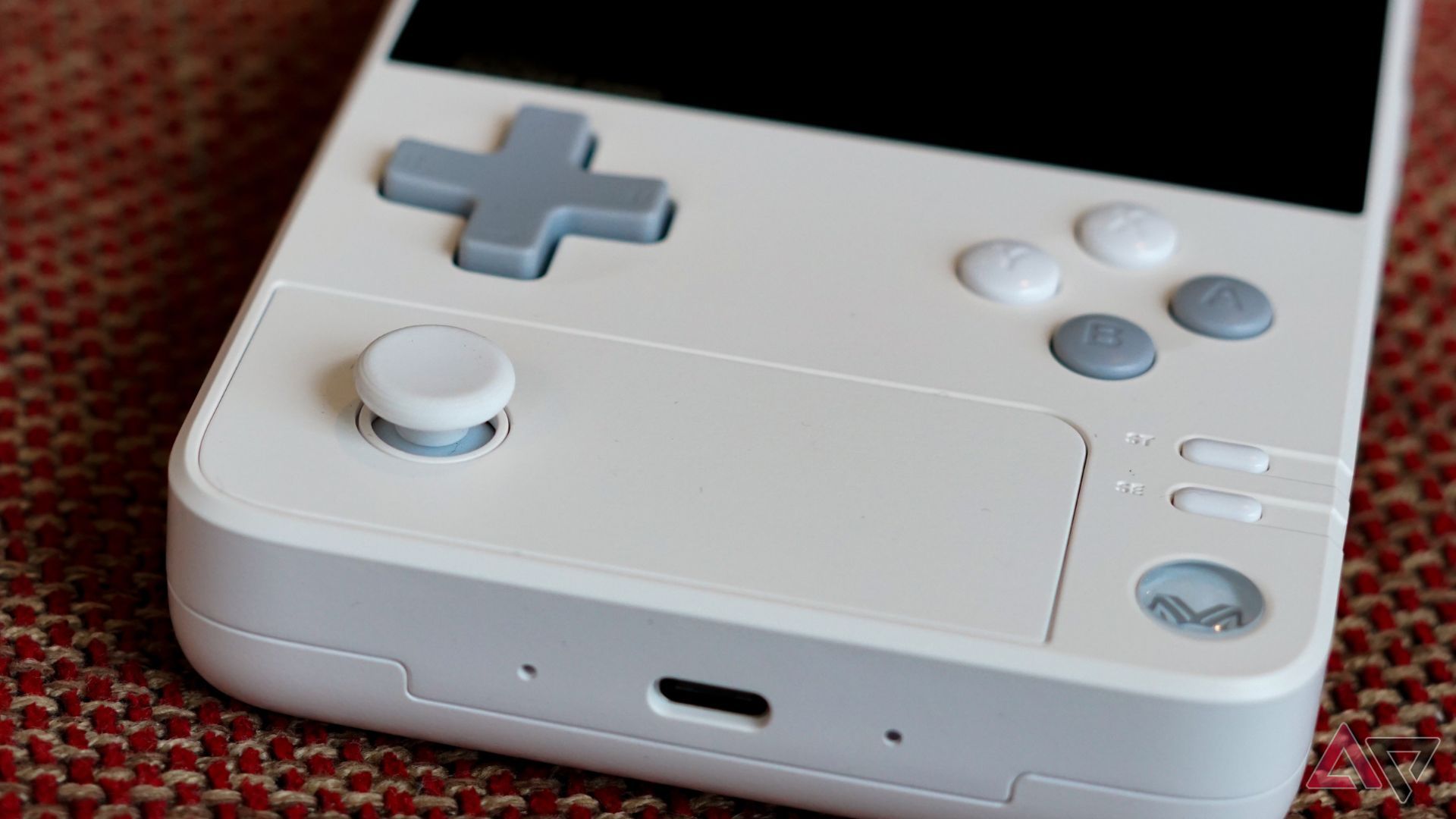 face buttons and usb-c port on white ayaneo pocket dmg console