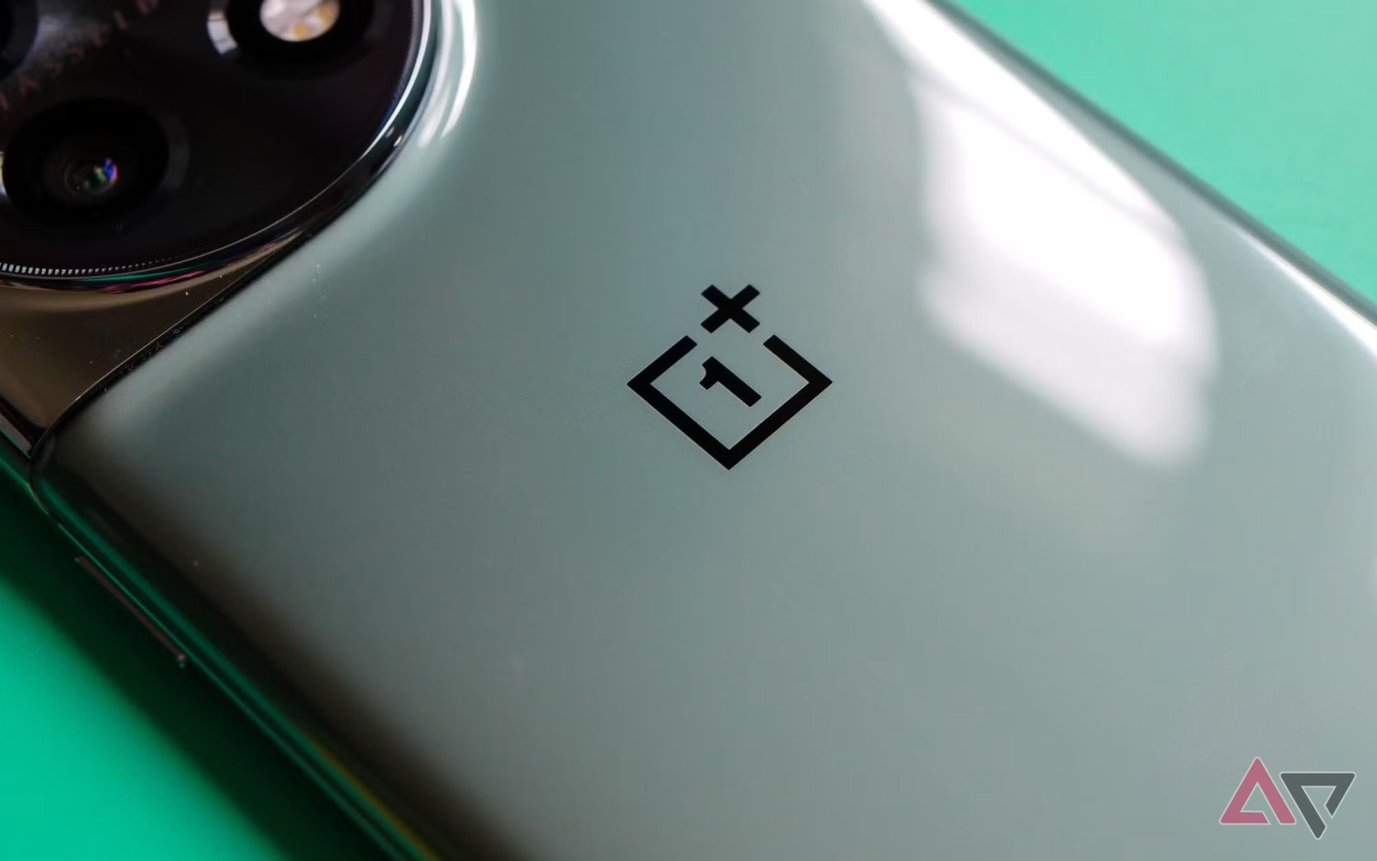 OnePlus の 2023 年の主力キラーが最新アップデートで Android 15 クラブに参加