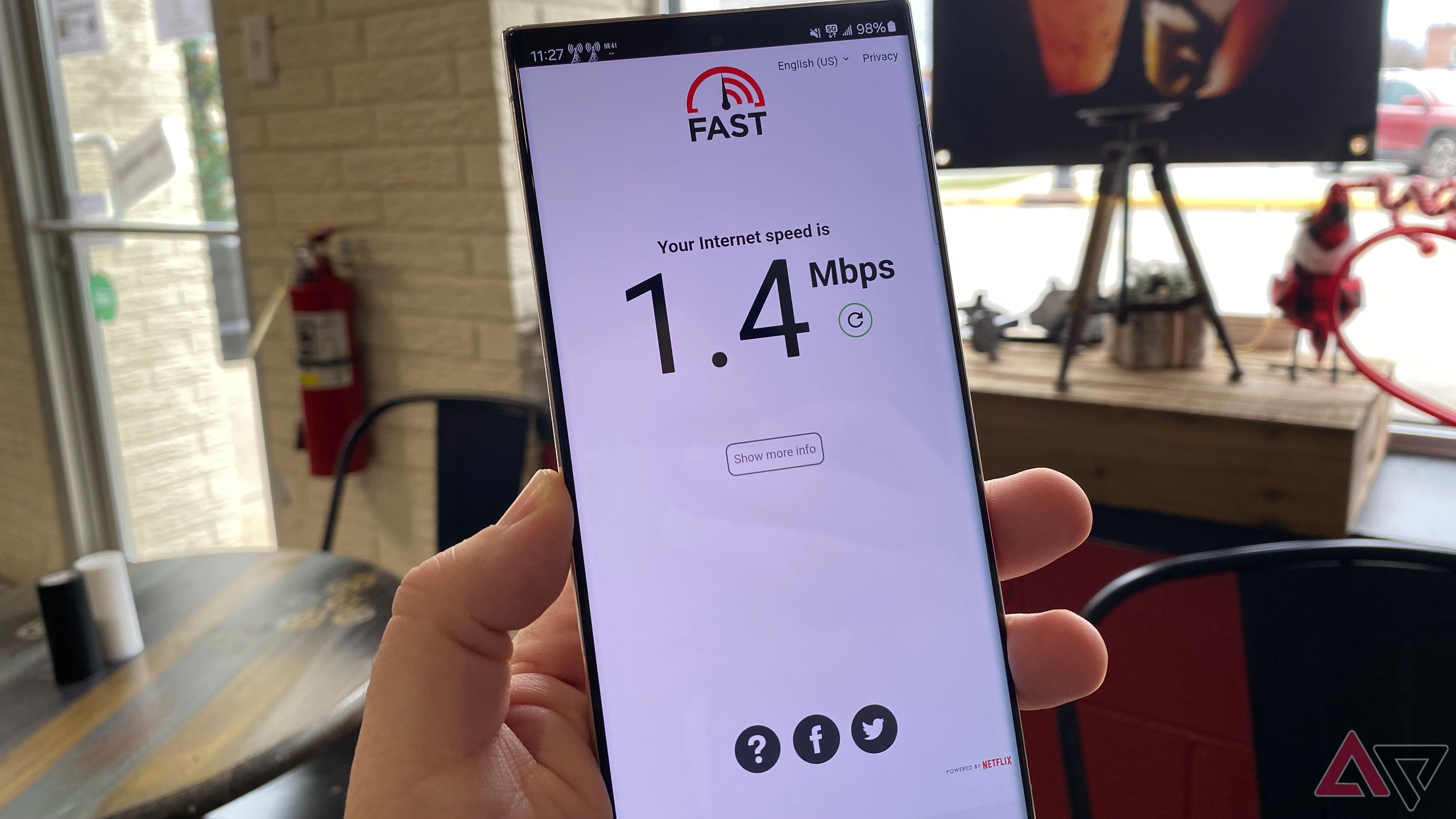 Ultra Mobile video speed test in restaurant