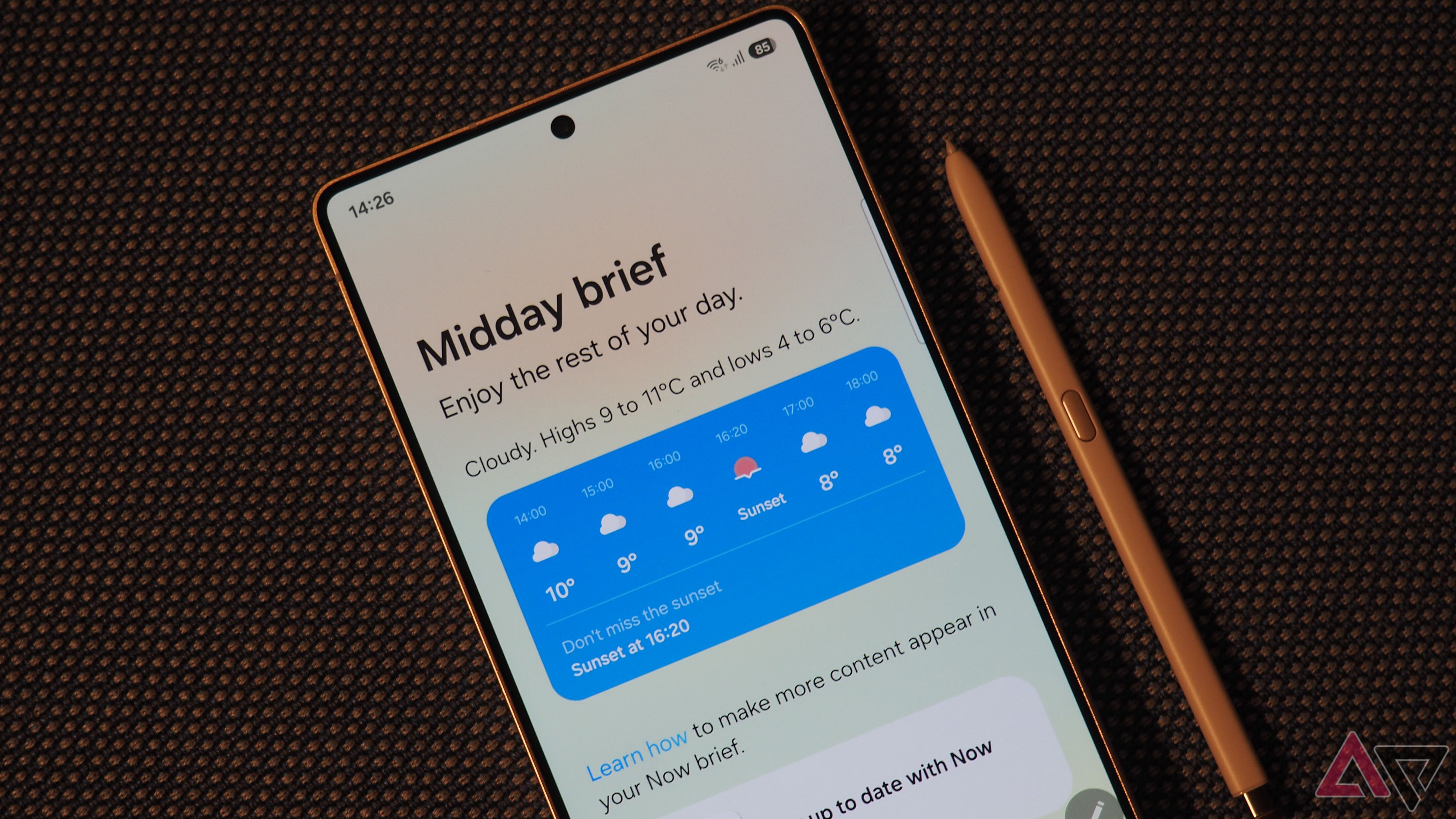 The Samsung Galaxy S25 Ultra screen on showing Daily Briefing