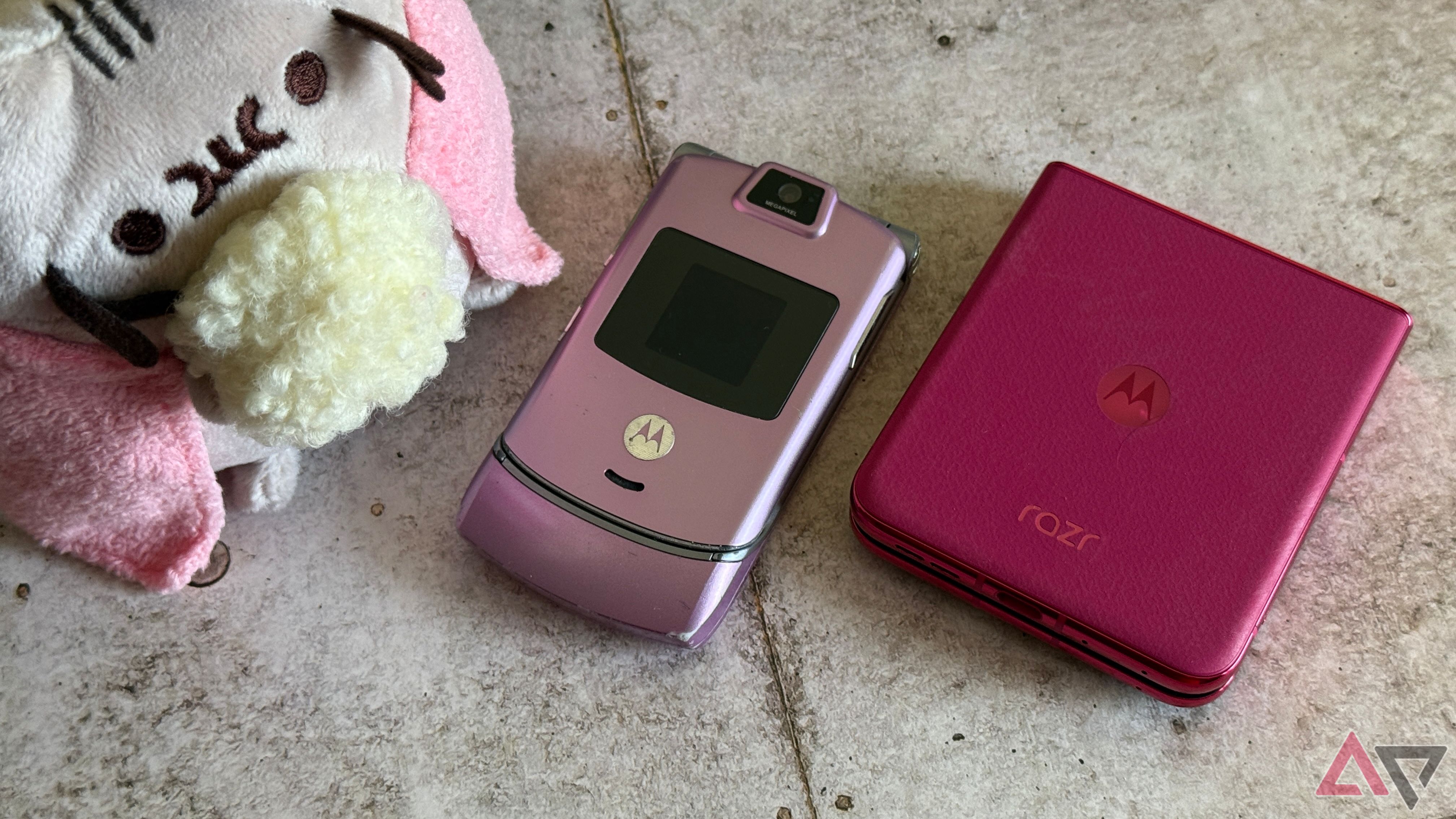 Motorola occupies a special place in my heart, and these are the 5 Moto phones that dazzled me