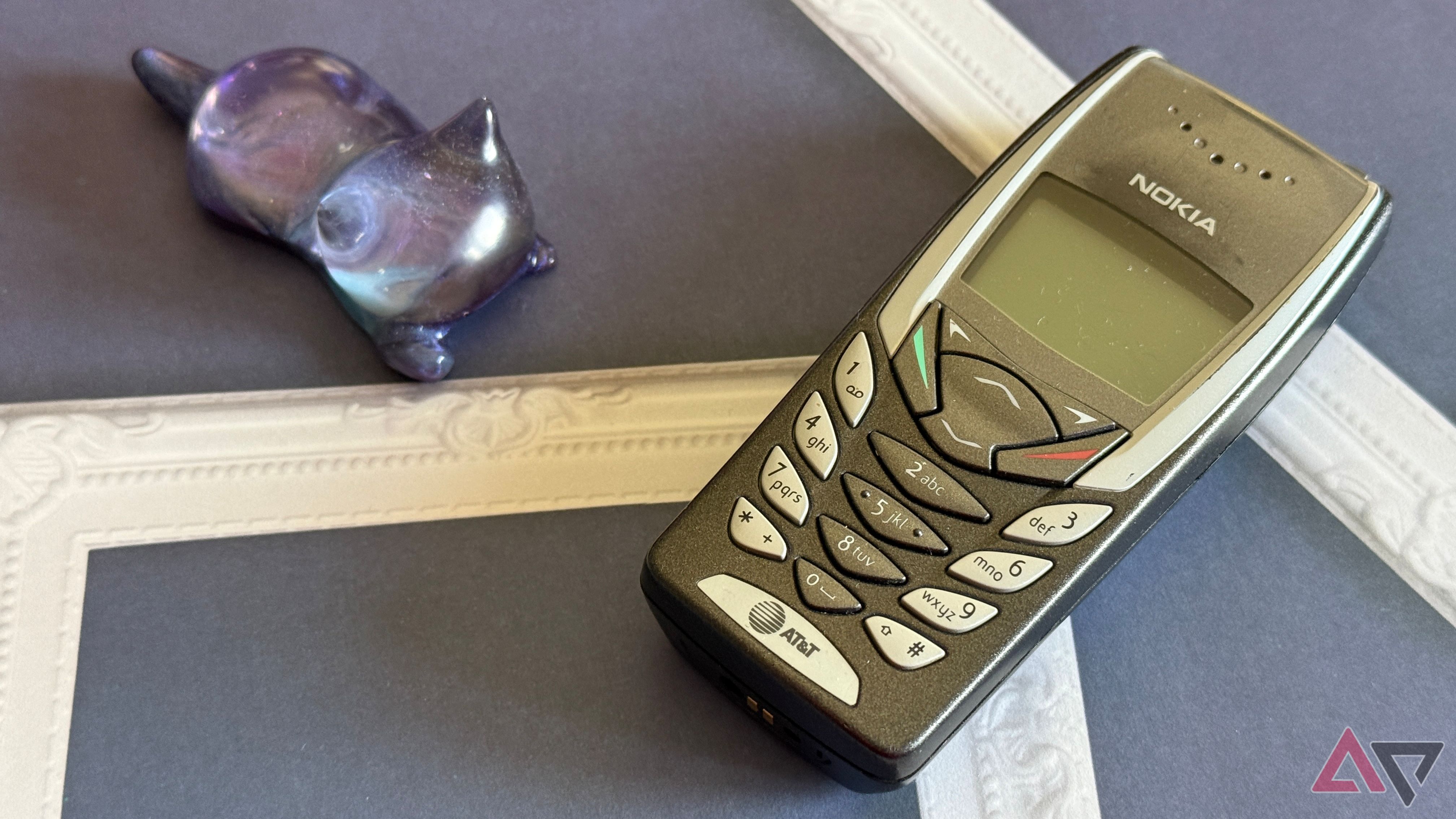 Nokia 8265 sitting on desk
