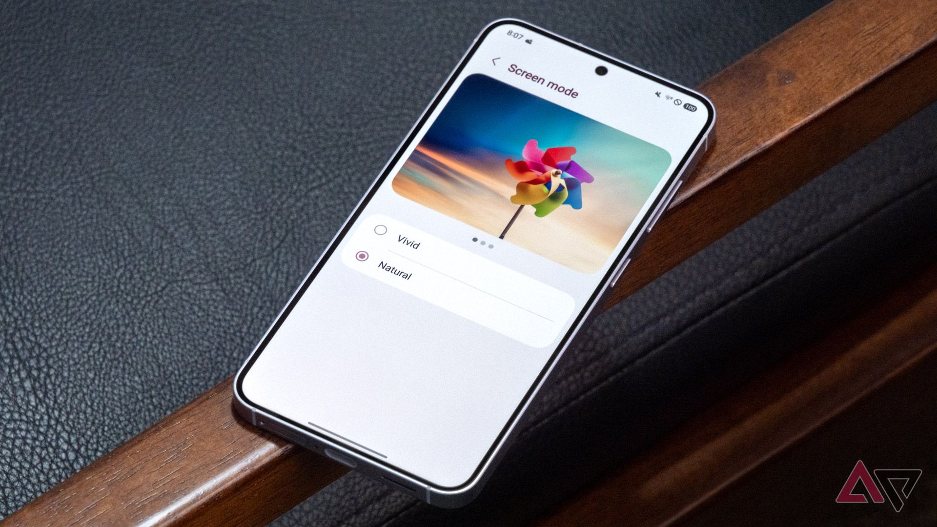 The Samsung Galaxy S25's screen mode color settings set to Natural.