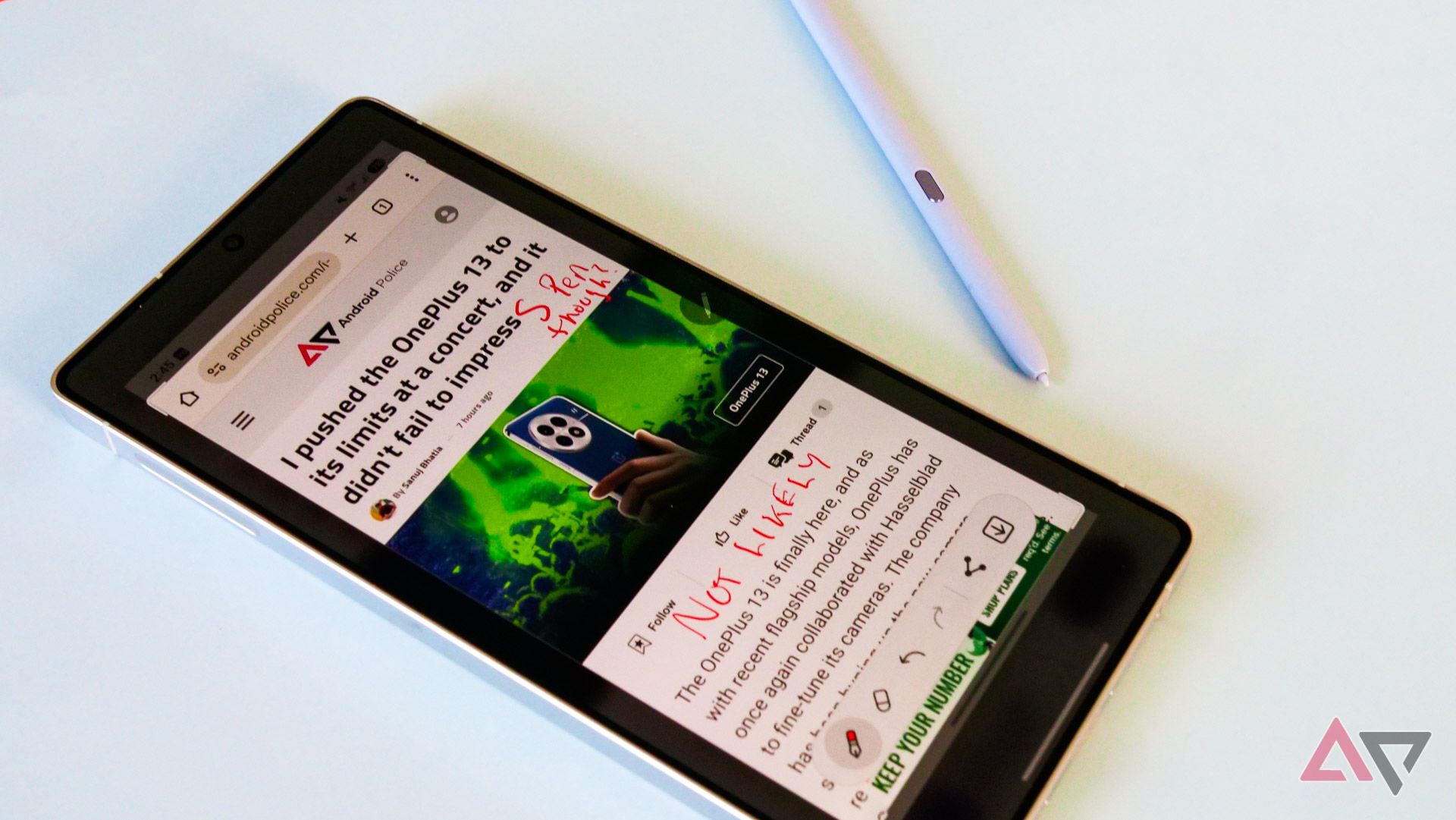 The S Pen laying next to the Galaxy S25 Ultra.