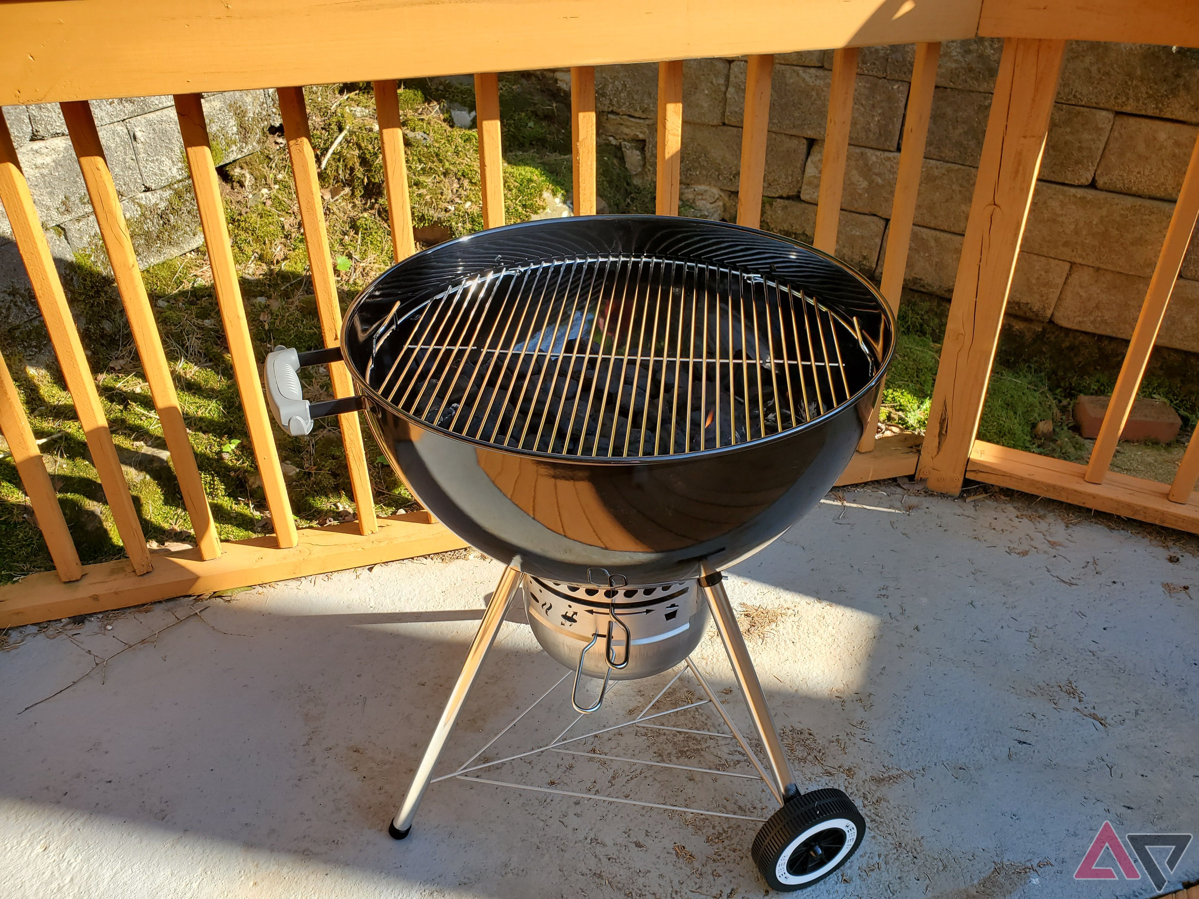 Shot of a Weber grill taken with the Samsung Galaxy S10+