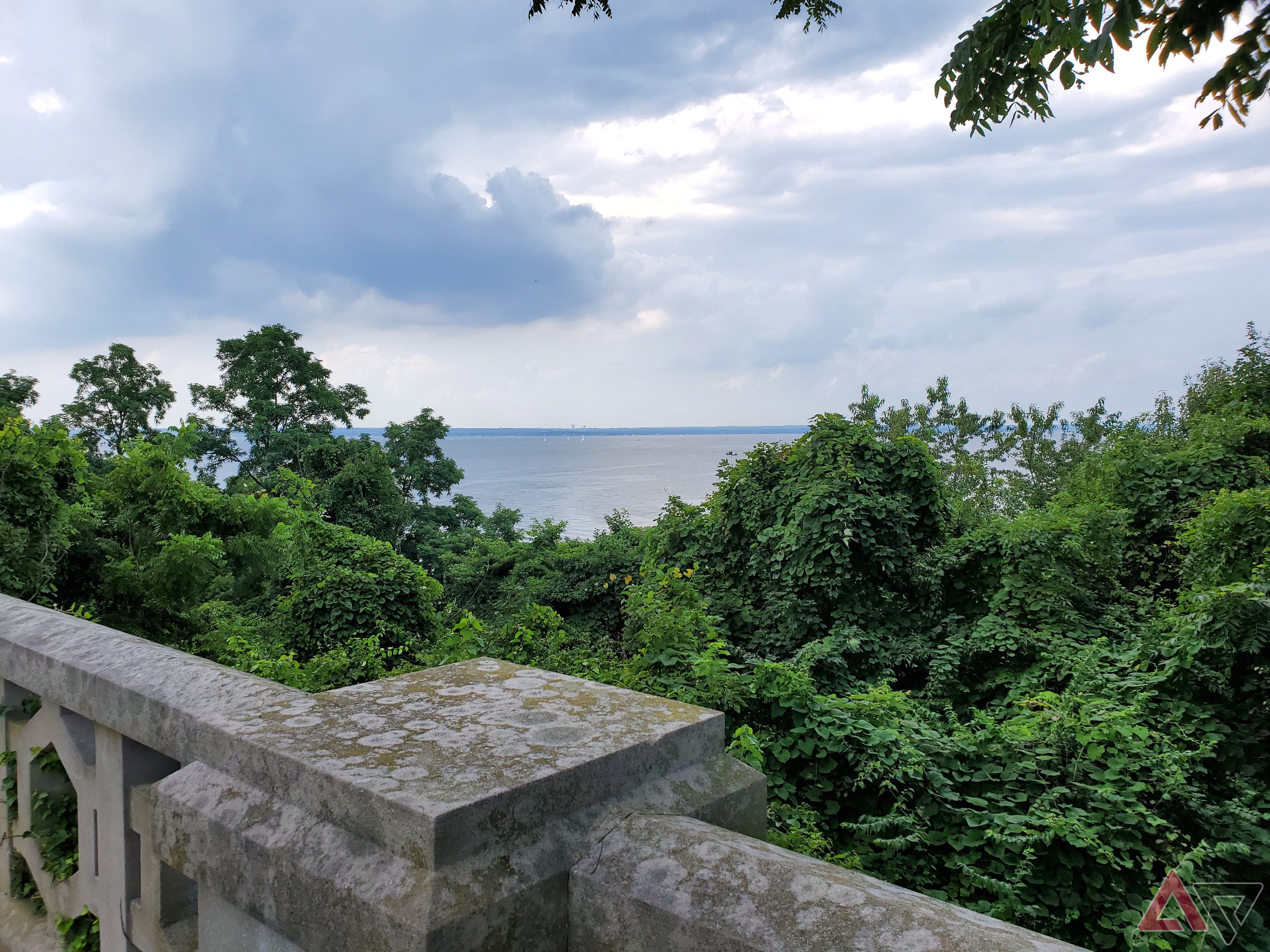 Shot of the Long Island Sound taken with the Samsung Galaxy S10+