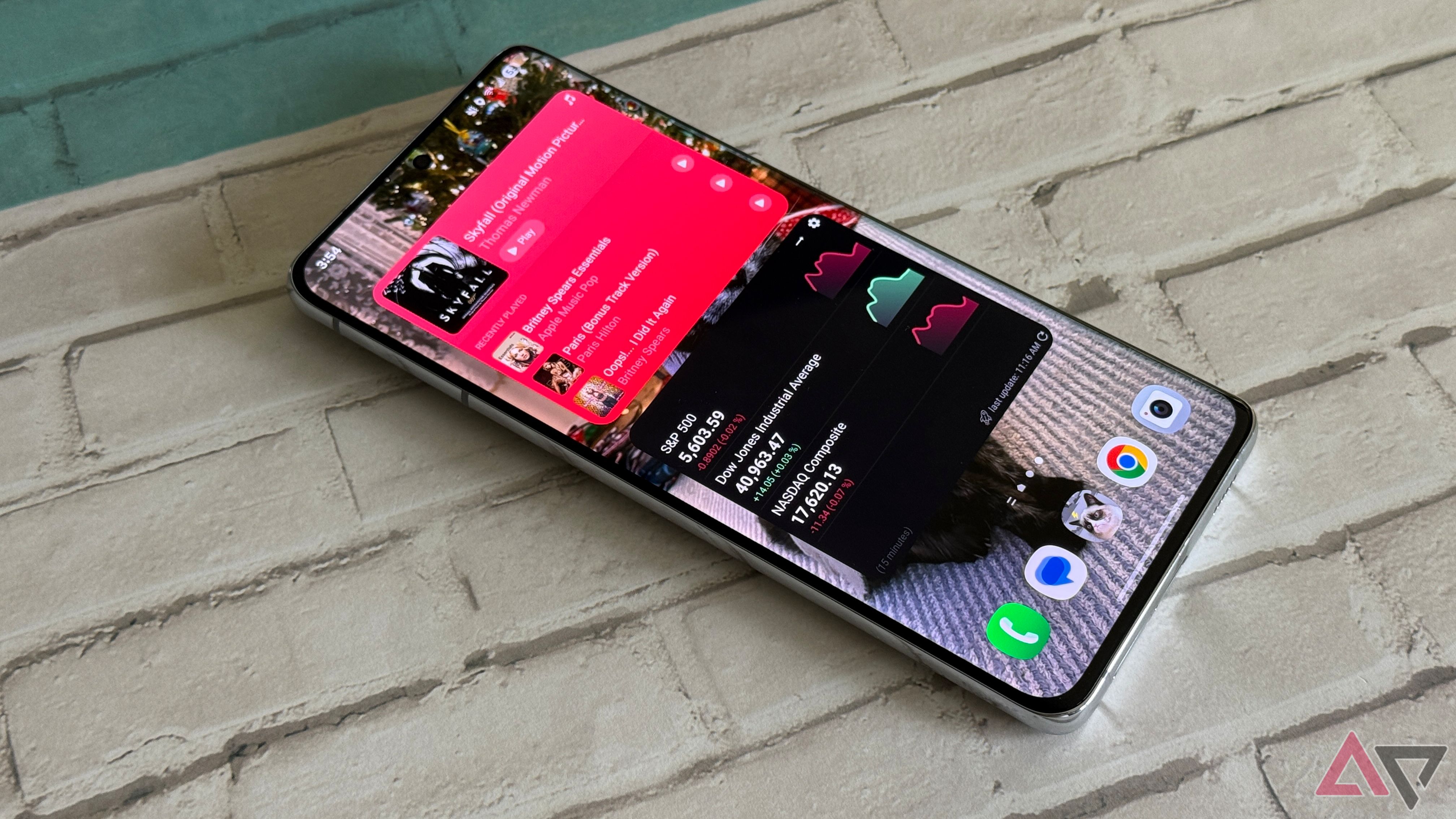 Apple Music widget running on the Samsung Galaxy S21 Ultra