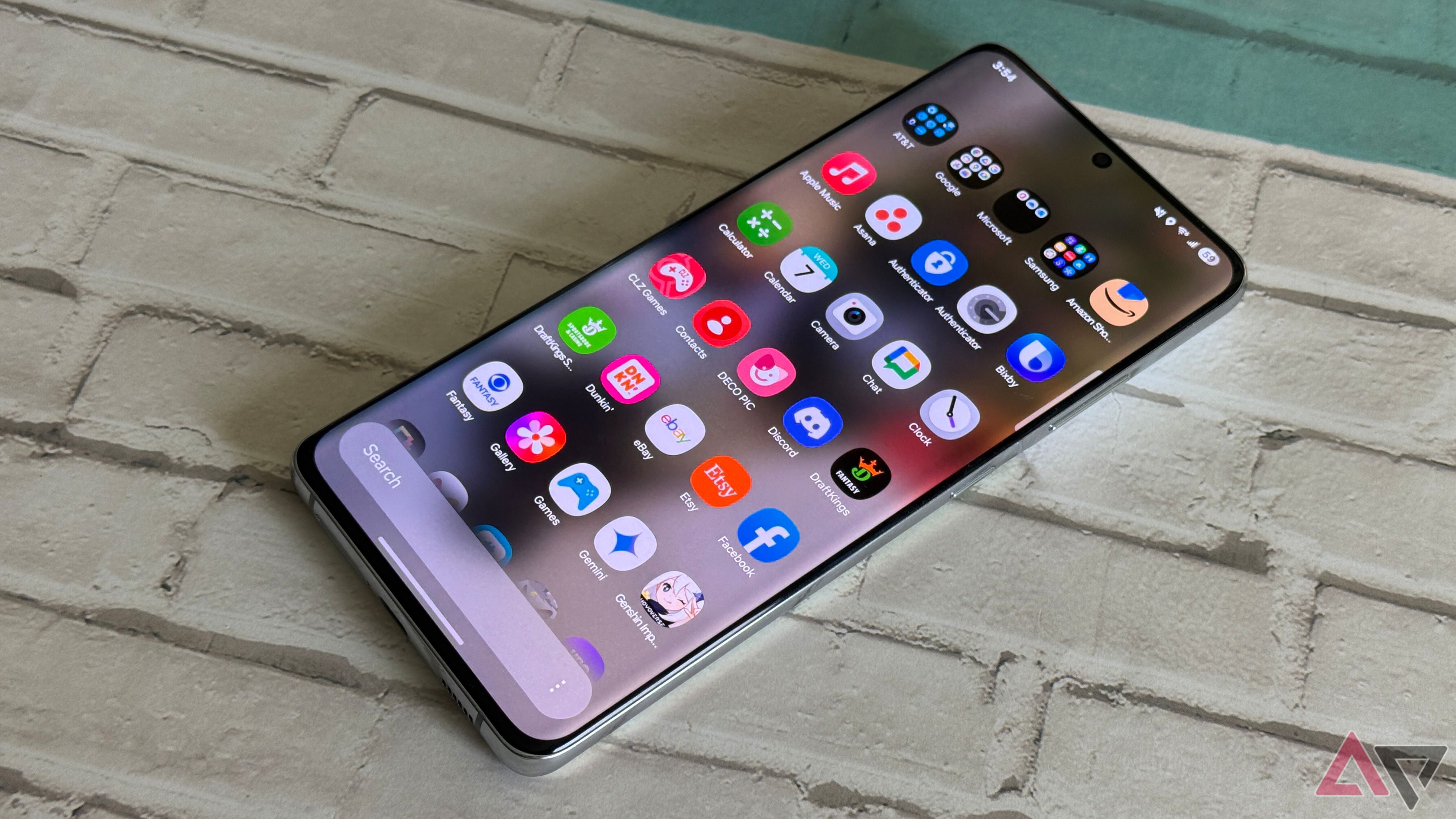 Vertical app drawer in One UI 7 on the Samsung Galaxy S21 Ultra