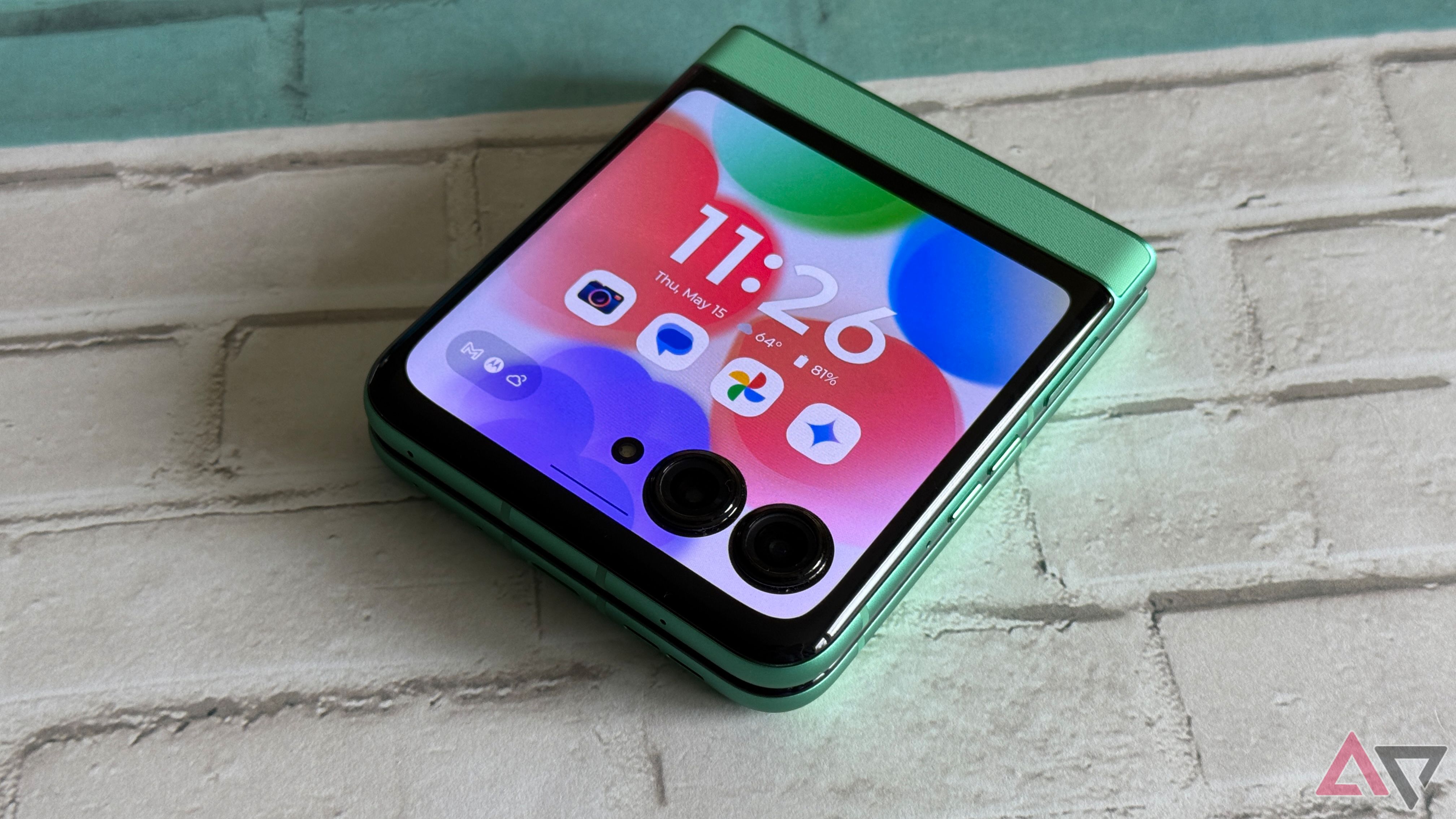 Motorola Razr 2025 external screen displaying apps and the time