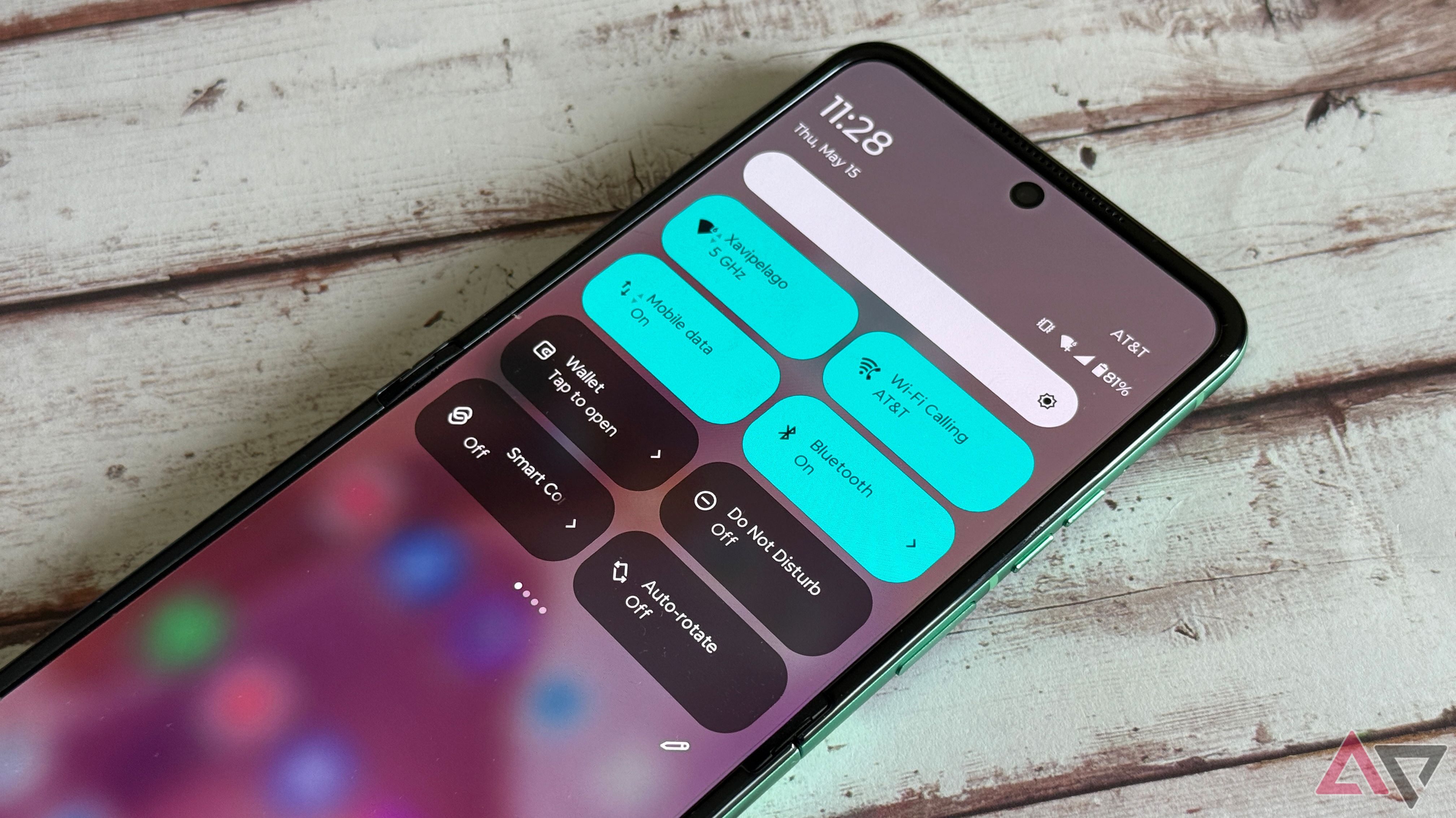 Hello UI notification shade on the Motorola Razr 2025