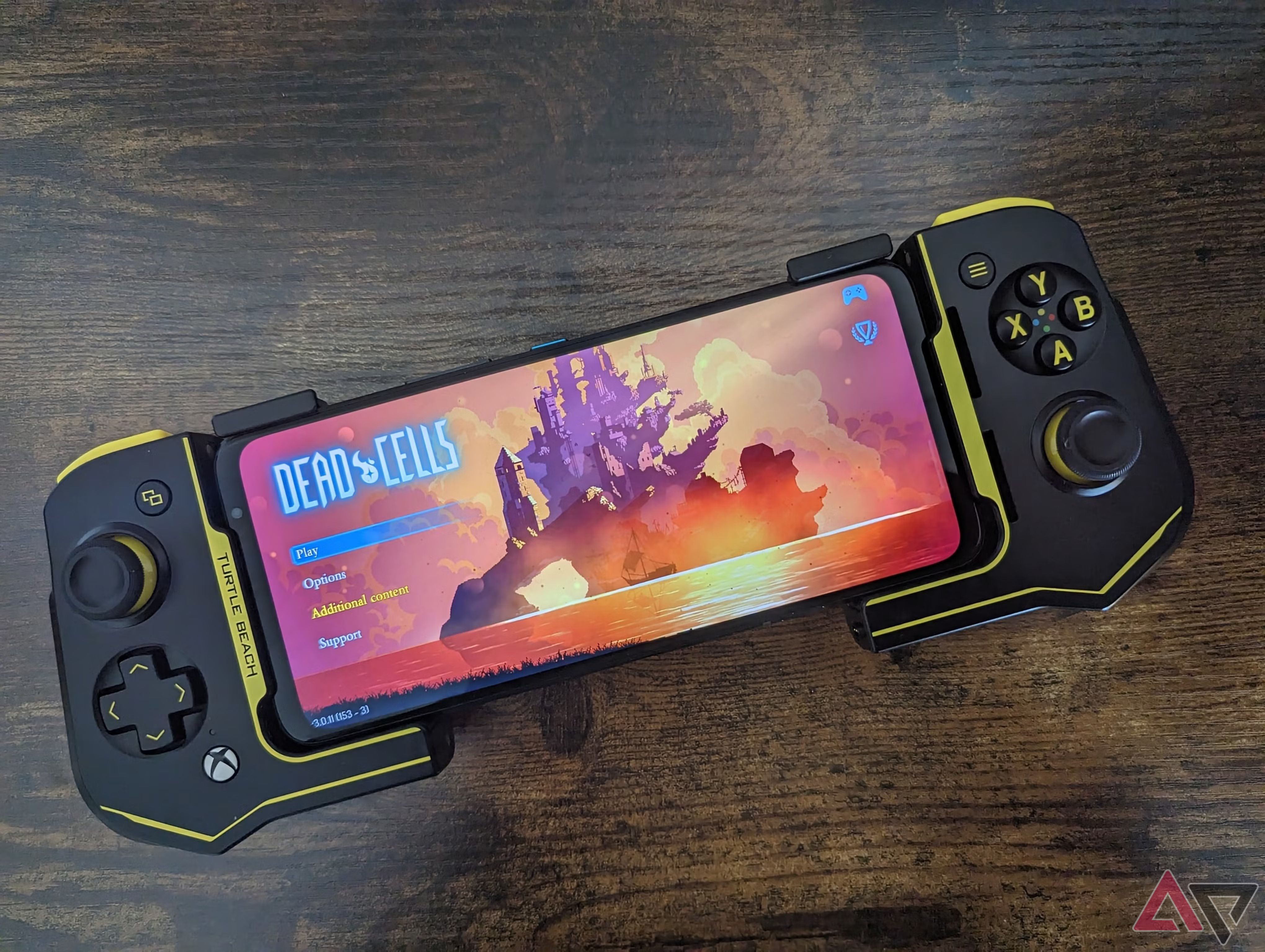 turtle-beach-atom-with-phone-1-1