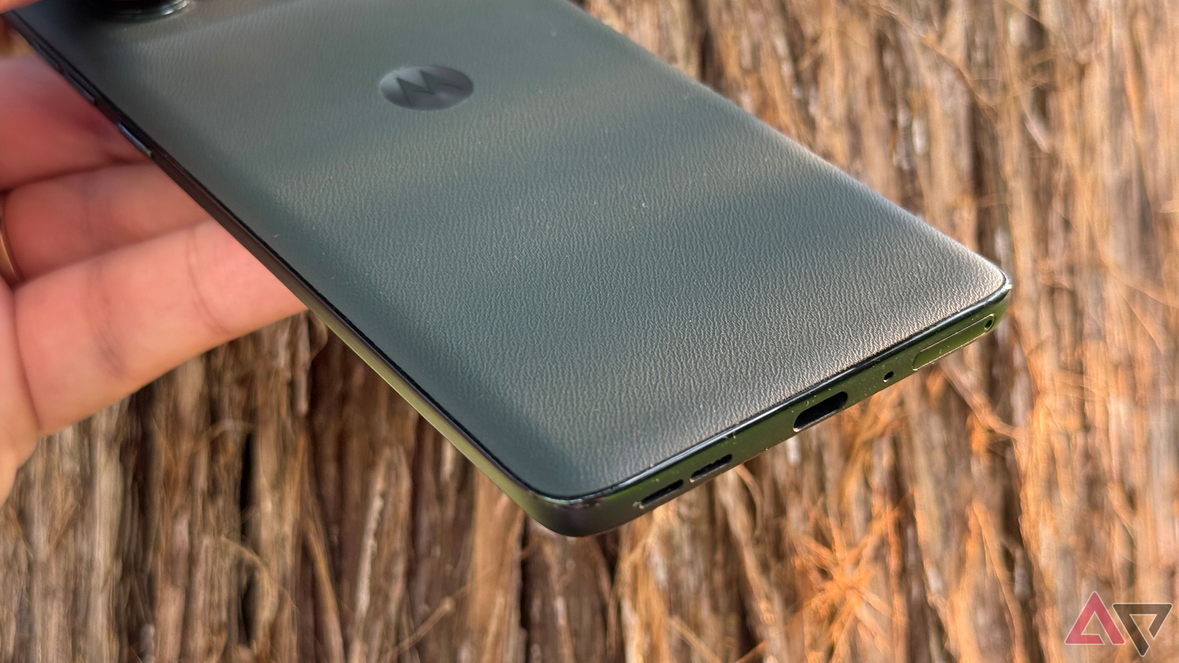 Porta USB-C na borda Motorola 2025