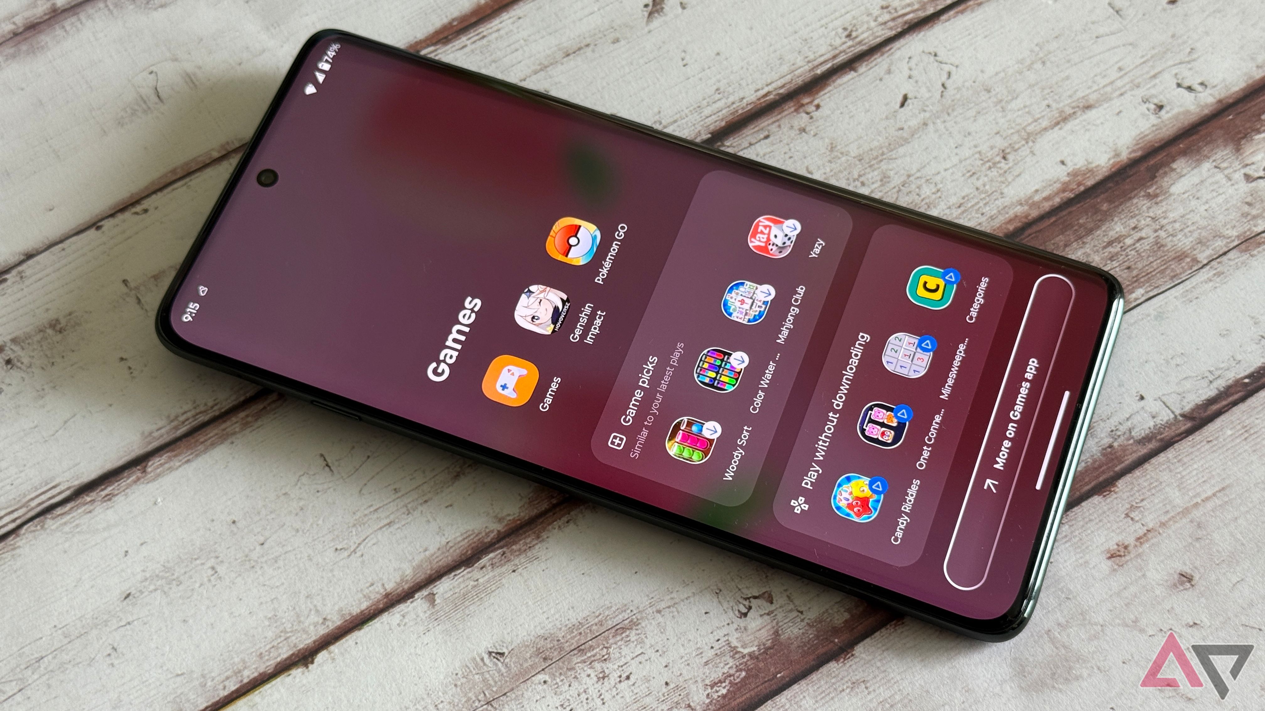 Bloatware folder on the Motorola Edge 2025