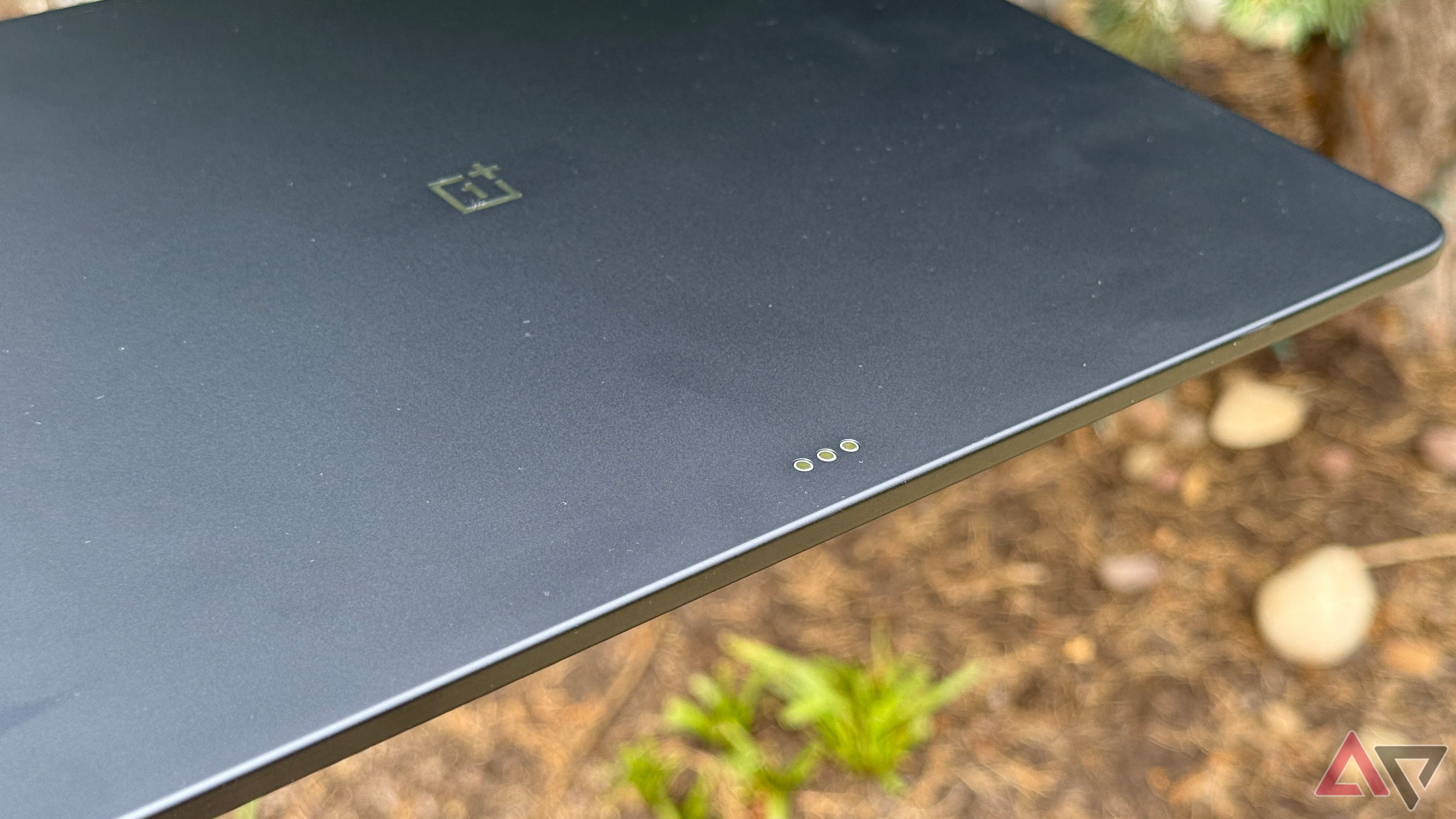 Pogo pins on the back of the OnePlus Pad 3