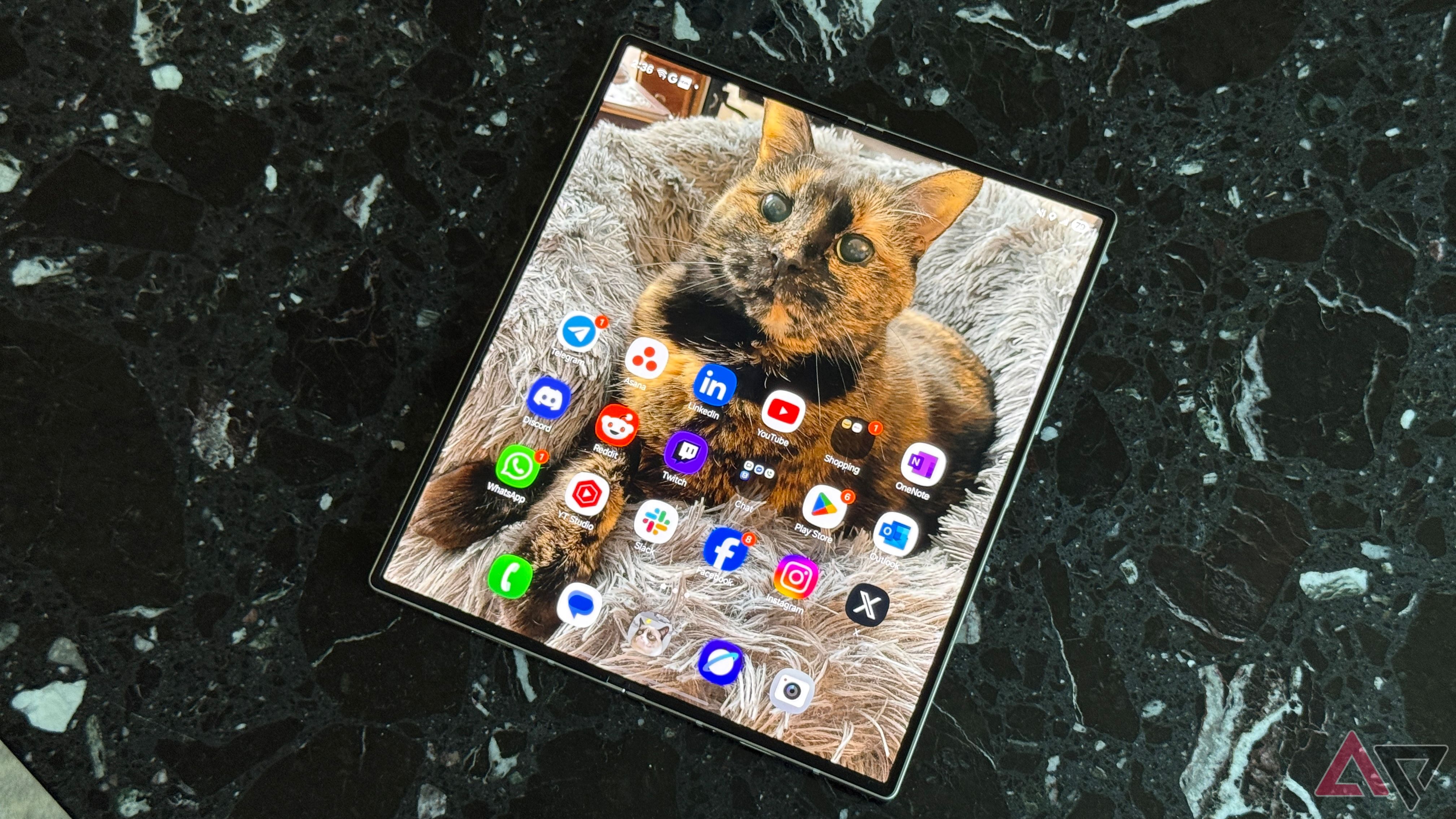 Here's exactly how Samsung makes the Galaxy Z Fold 7 the foldable we ...