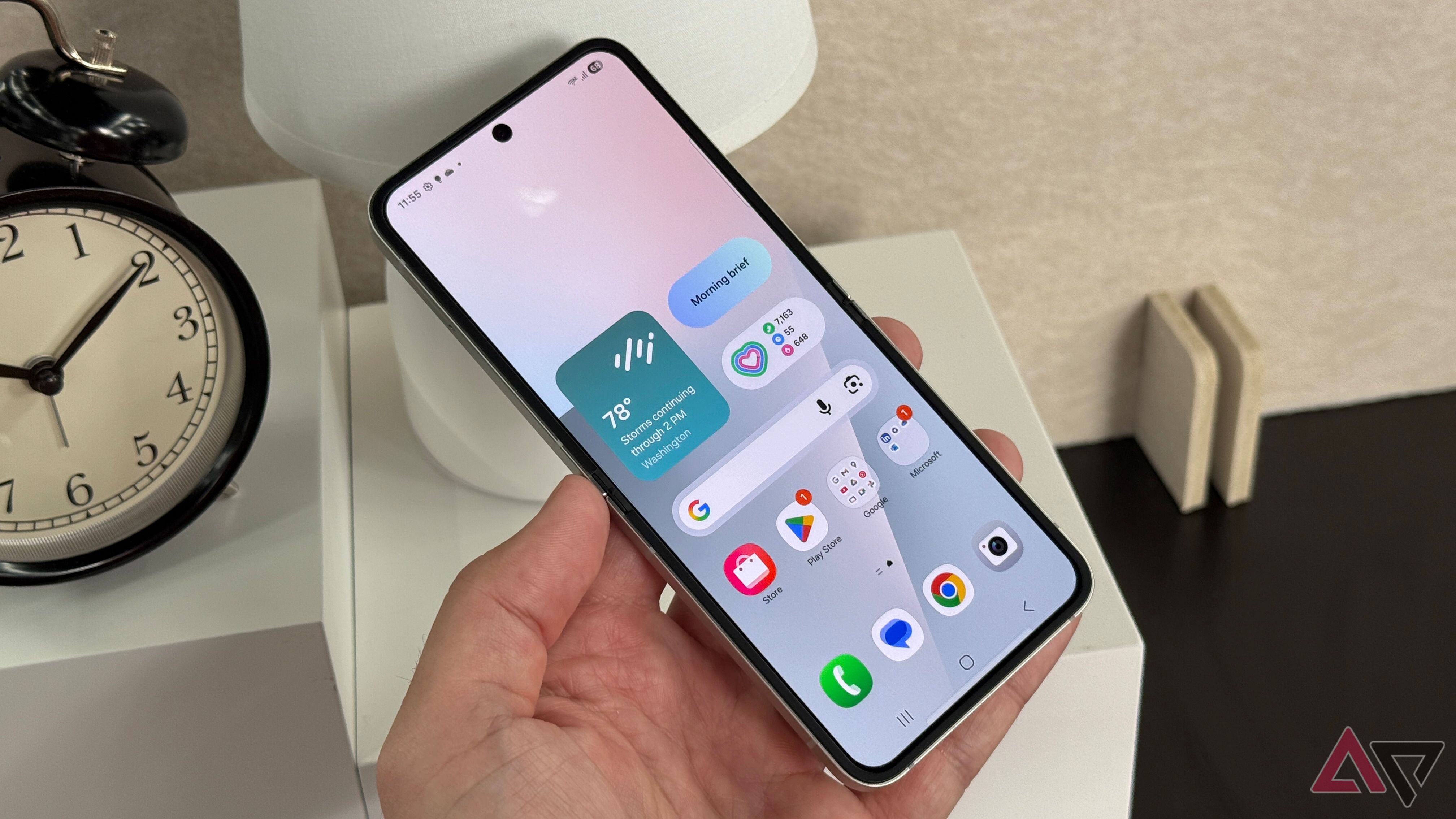 1Samsung-Galaxy-Z-Flip-7-open-in-hand-showing-home-screen