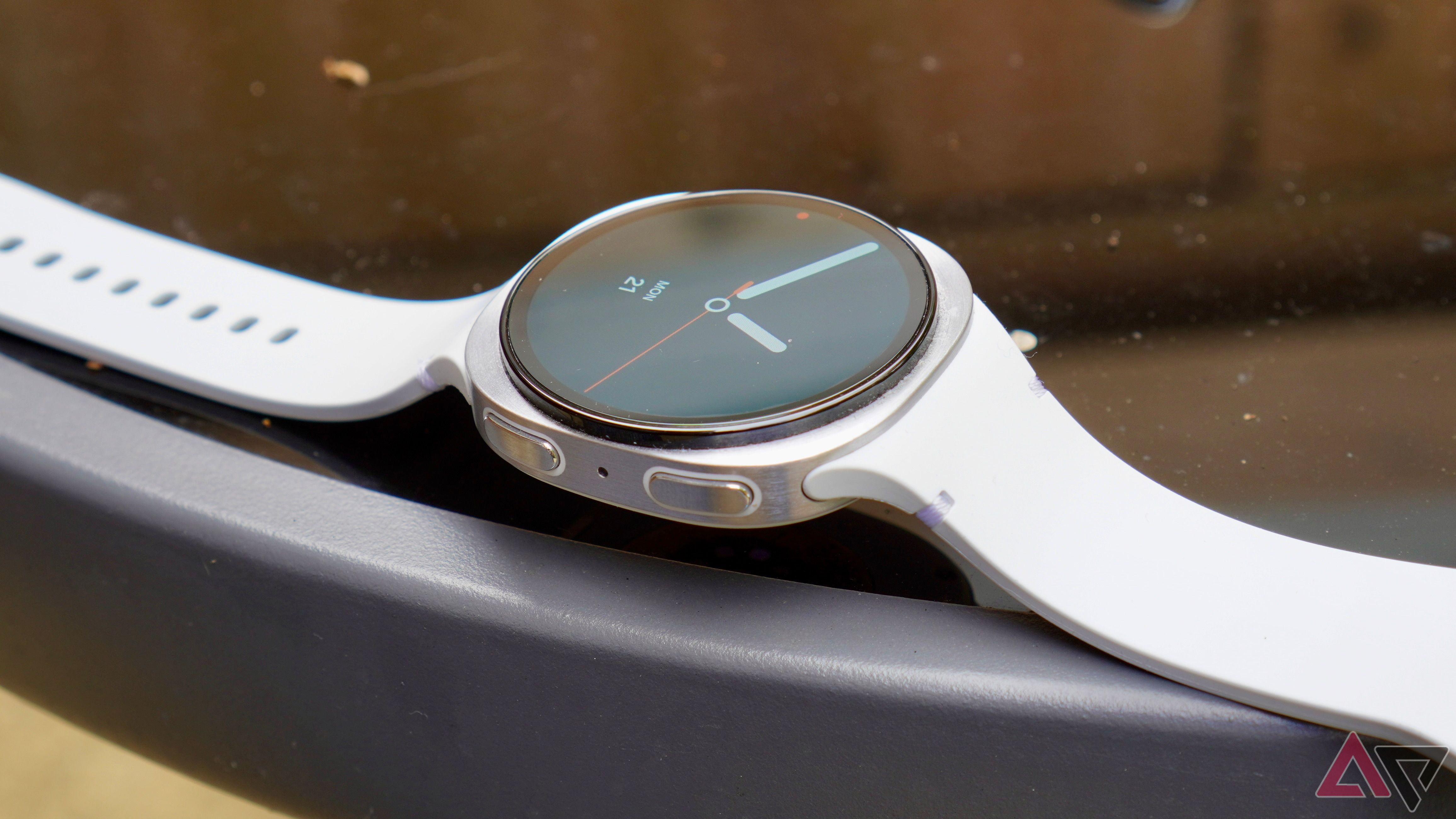 galaxy-watch-8-side-dirt