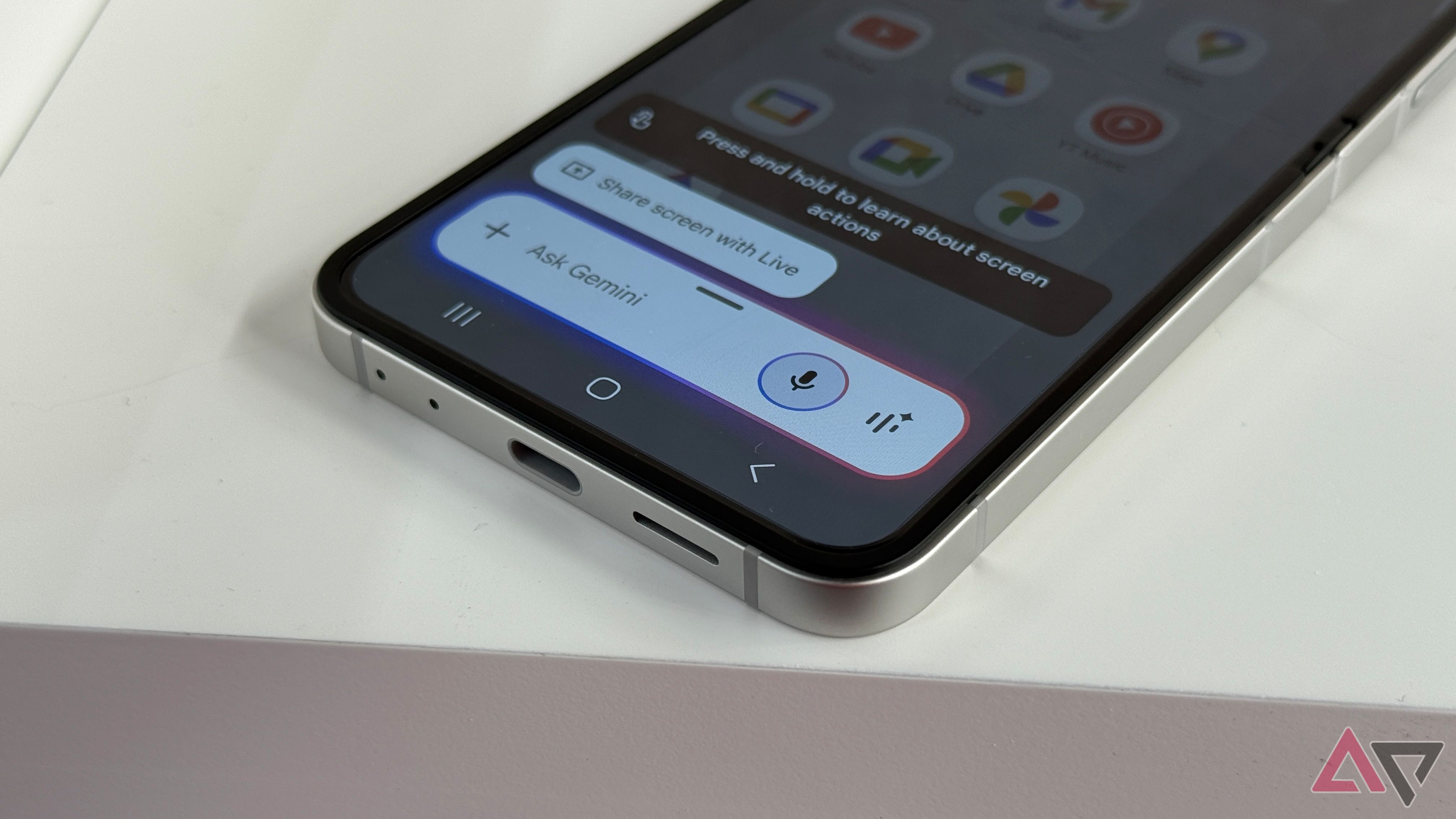 Gemini Live activated on the Samsung Galaxy Z Flip 7 FE