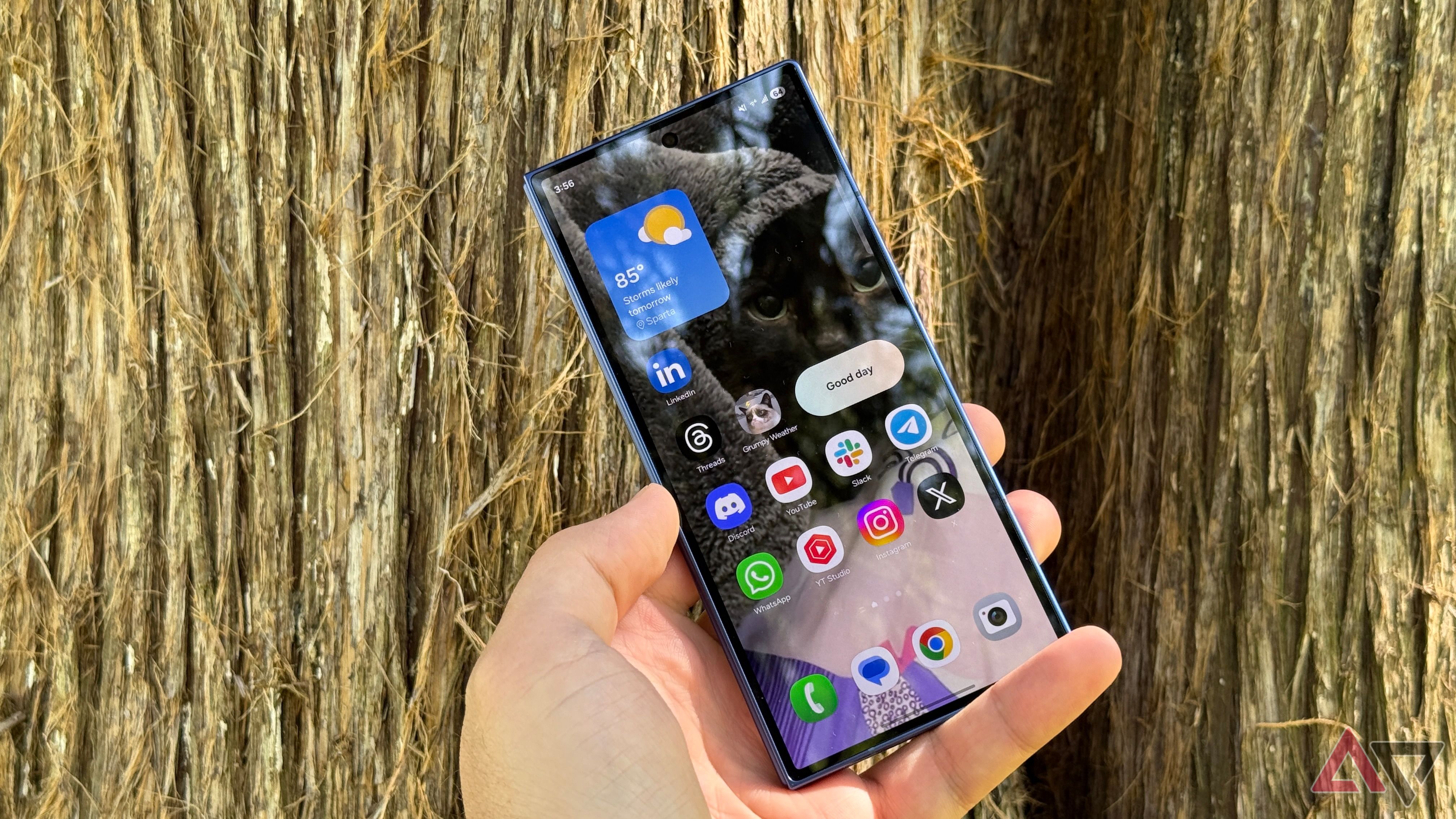 Cover screen of the Samsung Galaxy Z Fold 7 outdoors